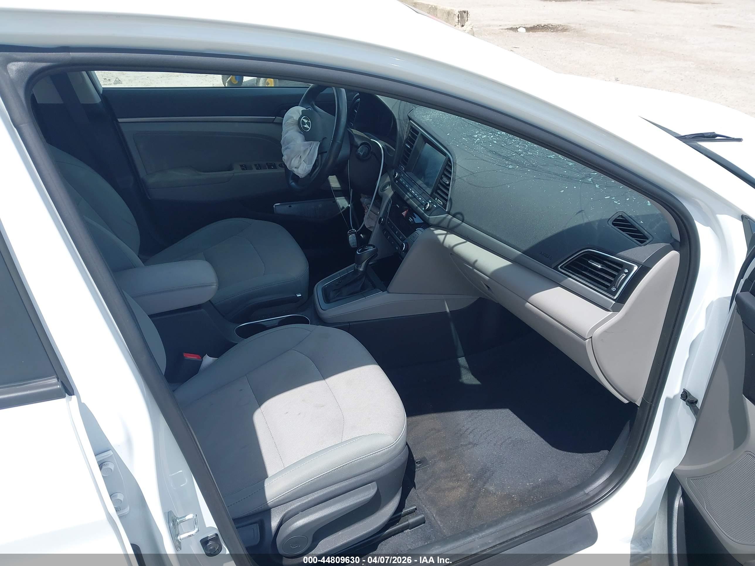 HYUNDAI ELANTRA image 5