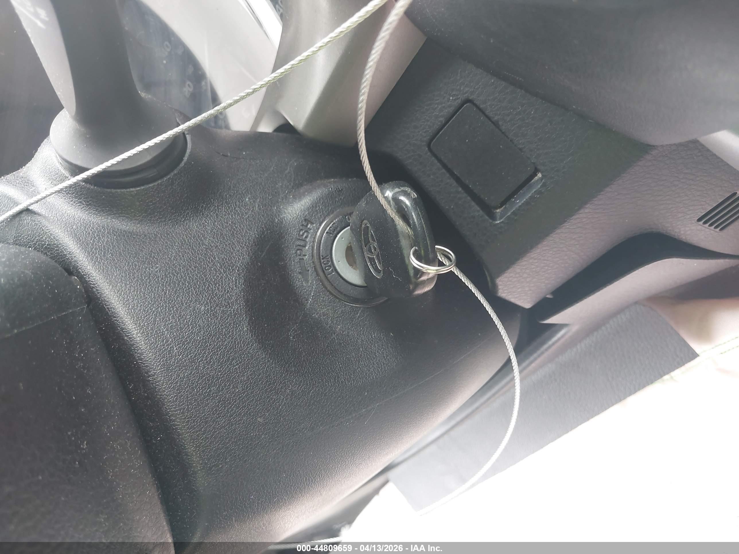 TOYOTA RAV4 image 11