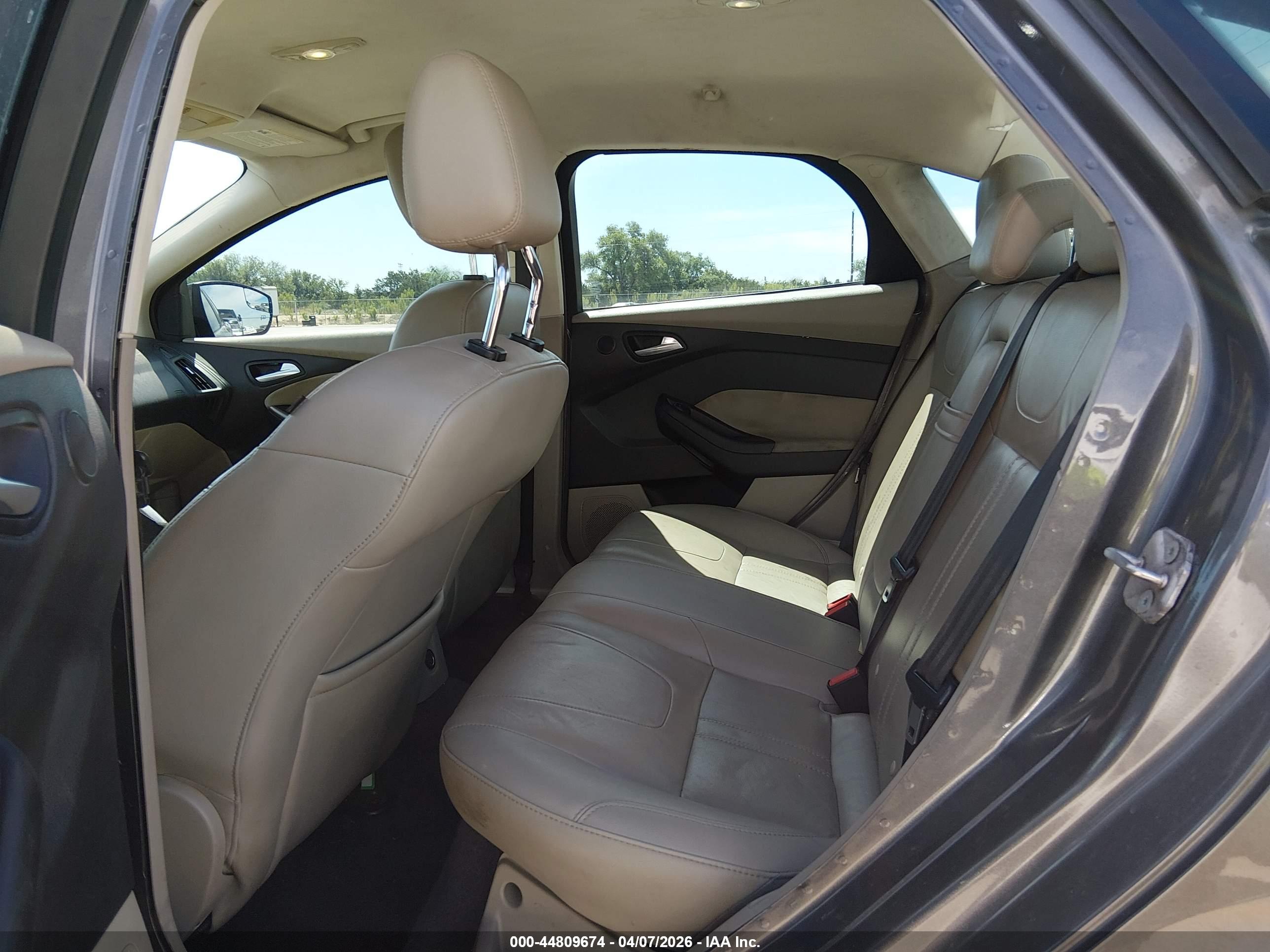FORD FOCUS image 8
