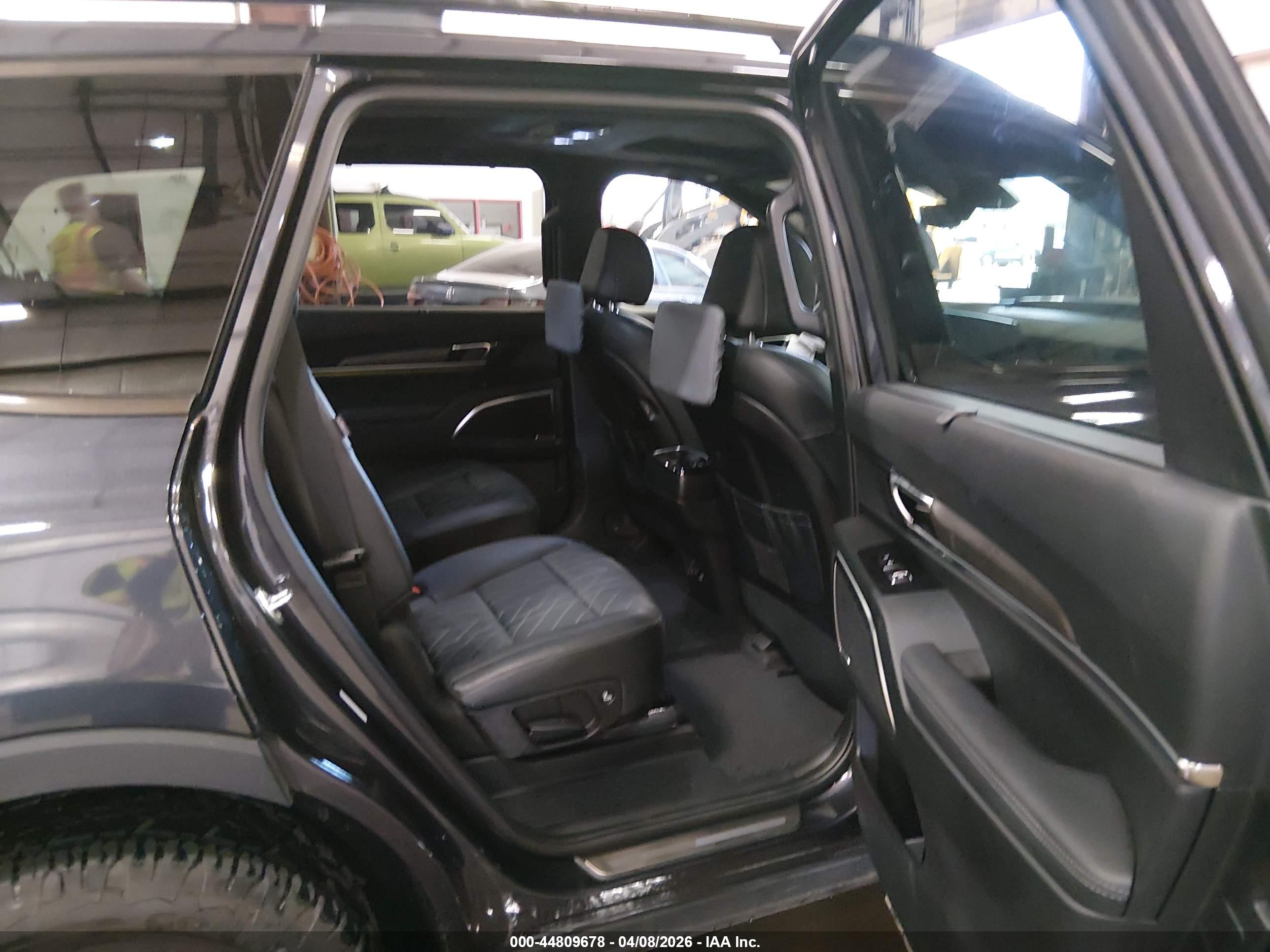 KIA TELLURIDE image 8