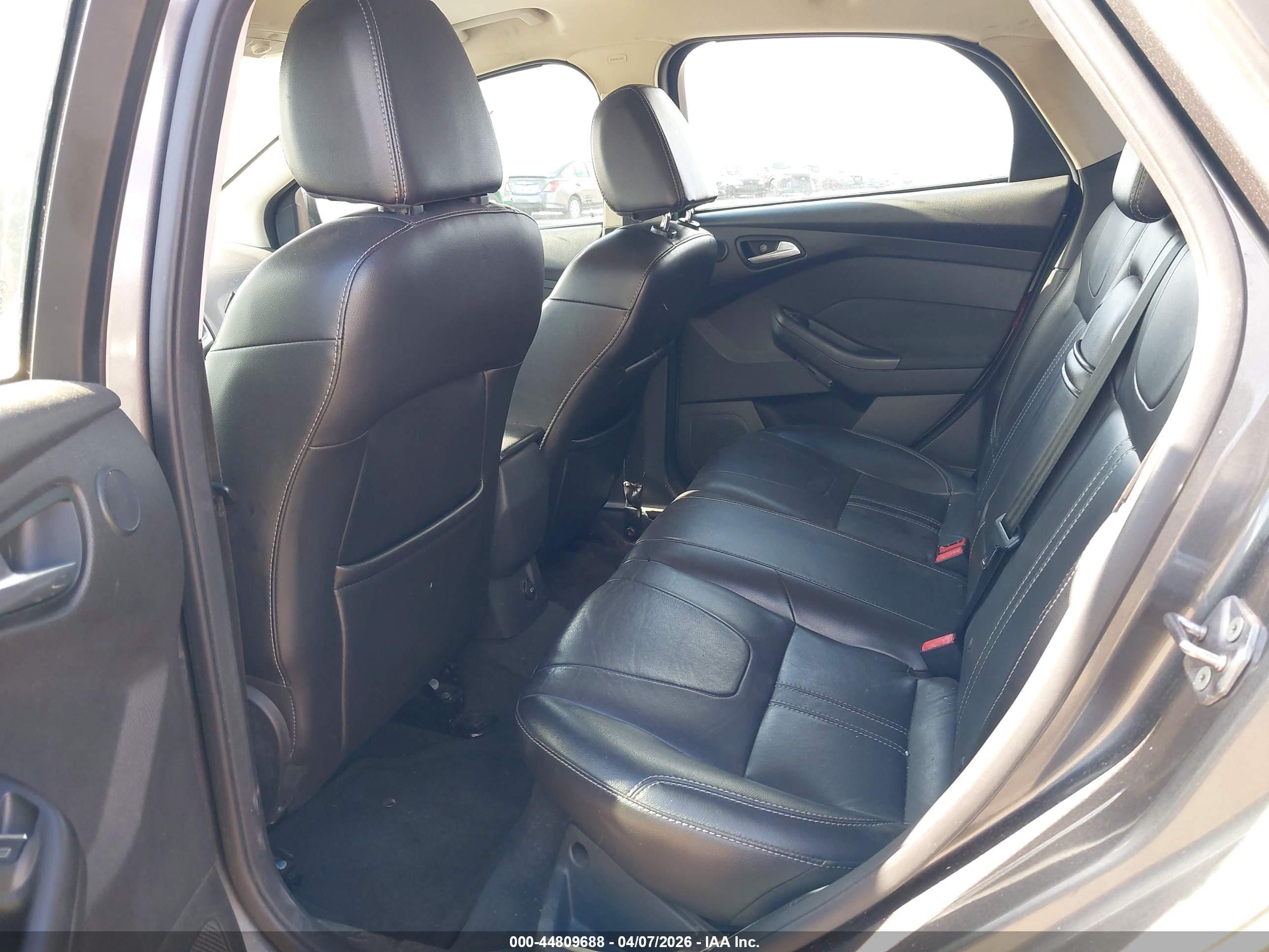 FORD FOCUS image 8