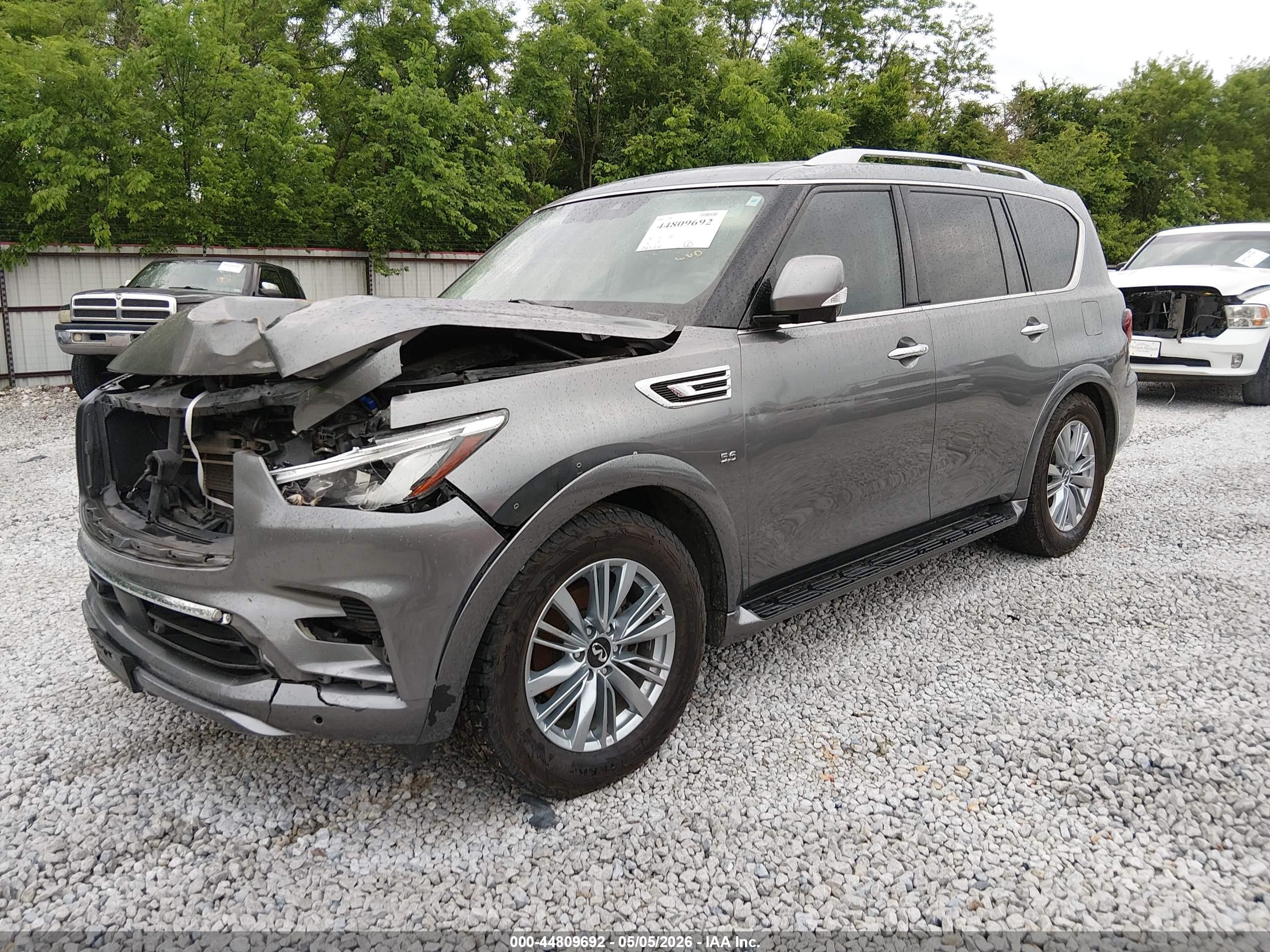 INFINITI QX80 image 2
