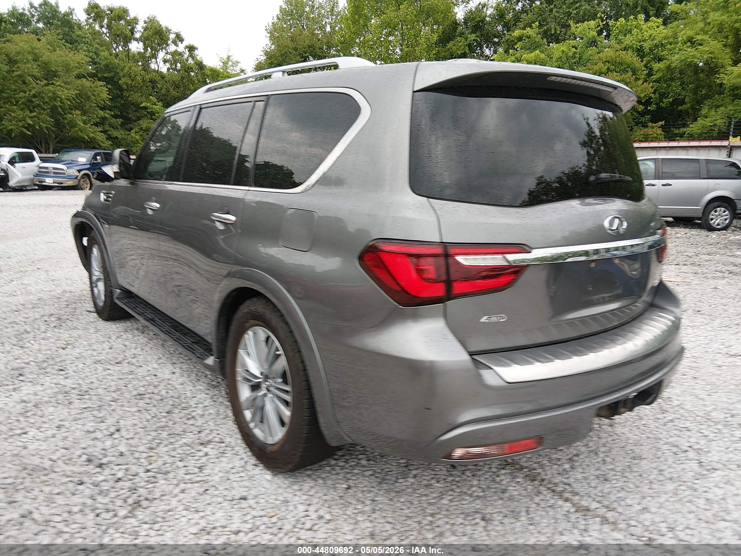 INFINITI QX80 image 3