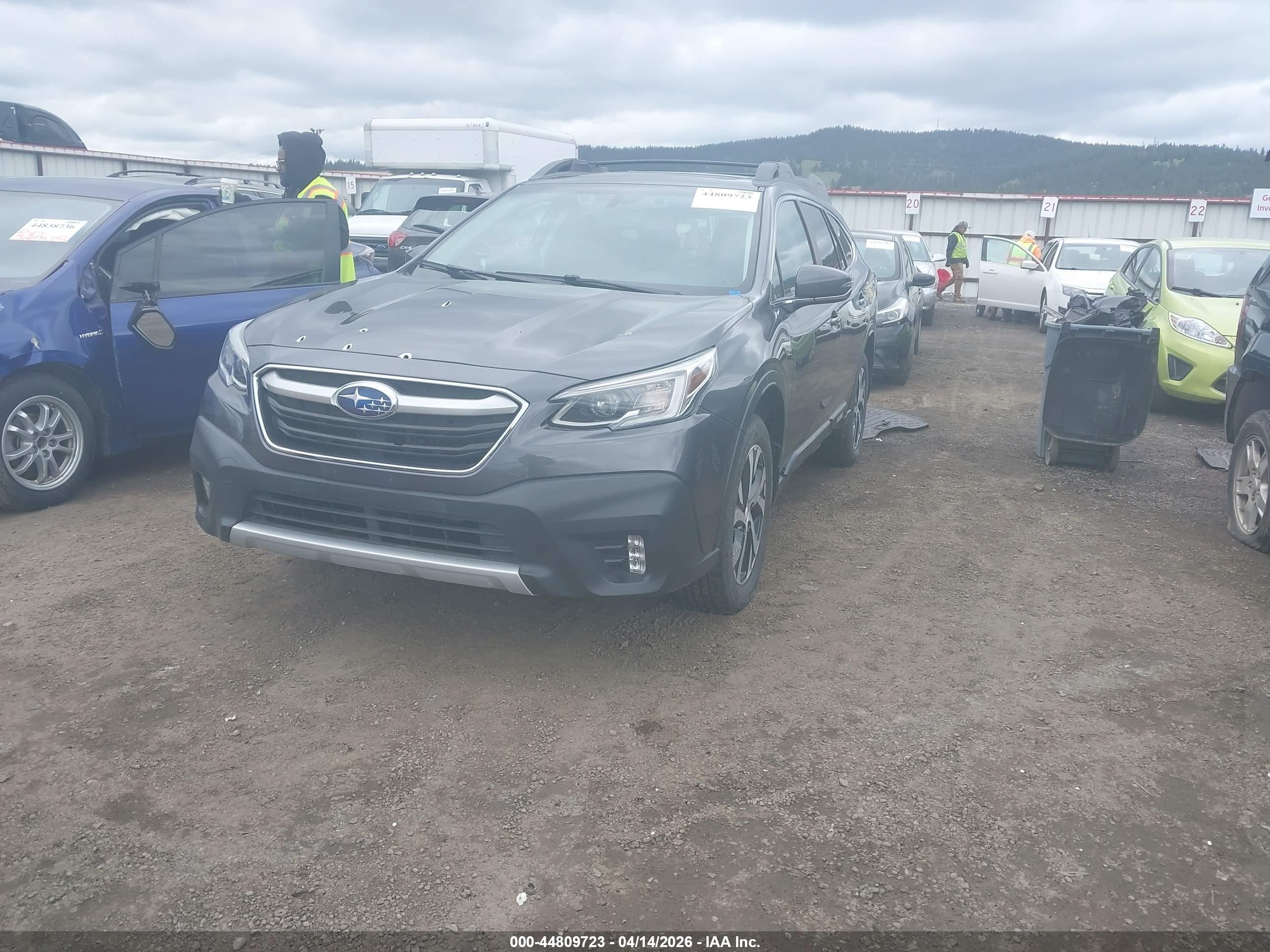 SUBARU OUTBACK image 2