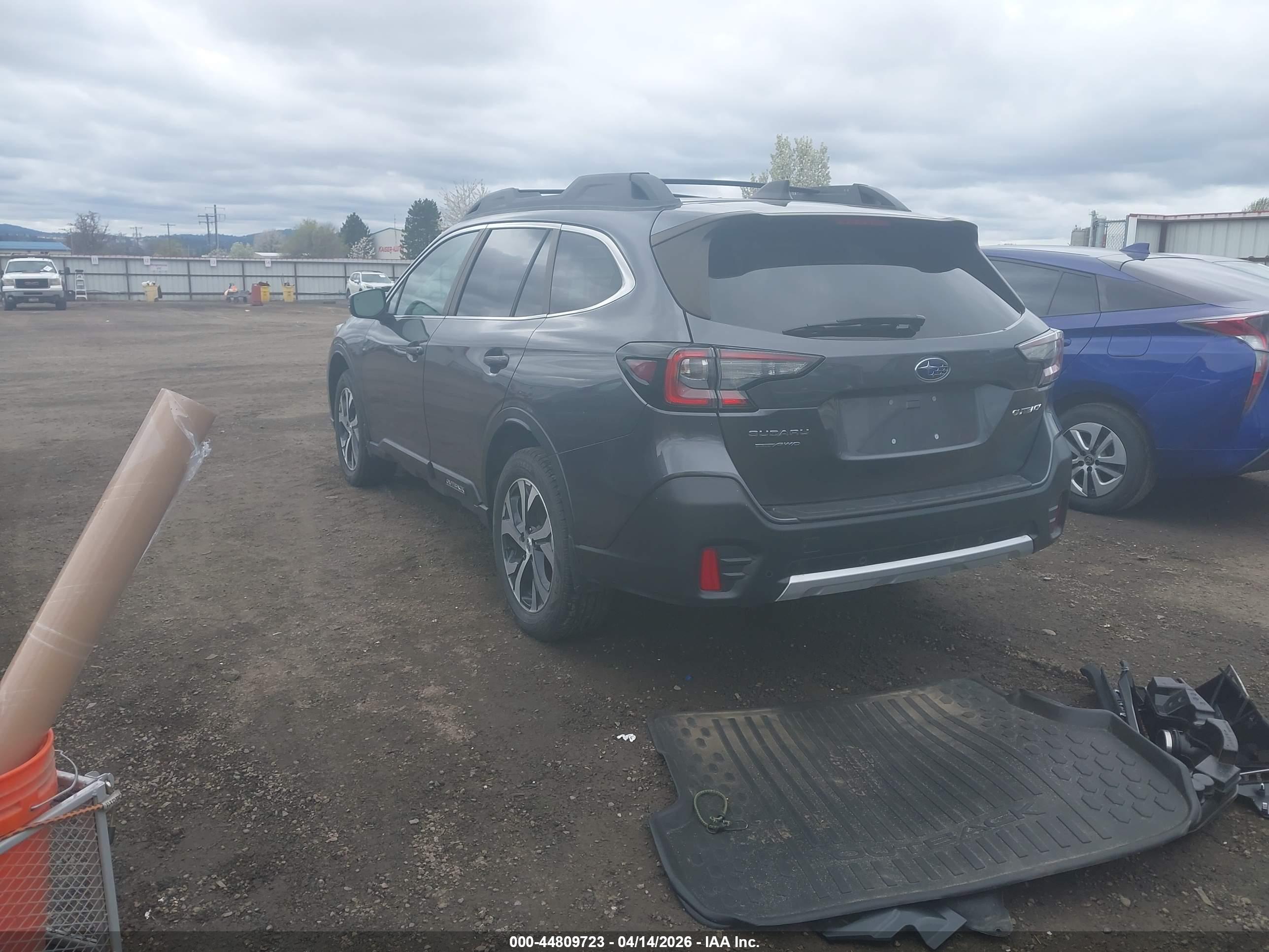 SUBARU OUTBACK image 3
