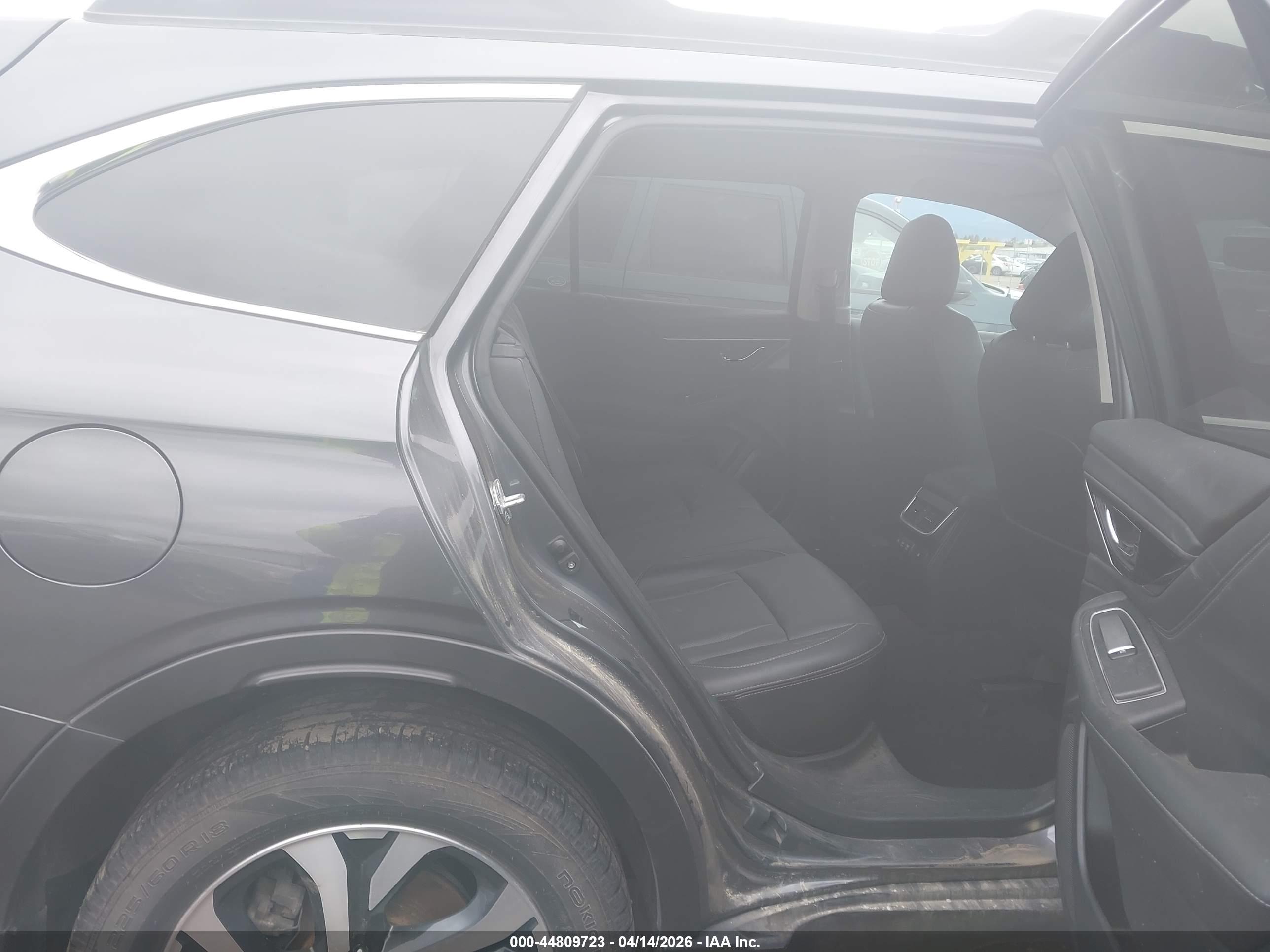 SUBARU OUTBACK image 8