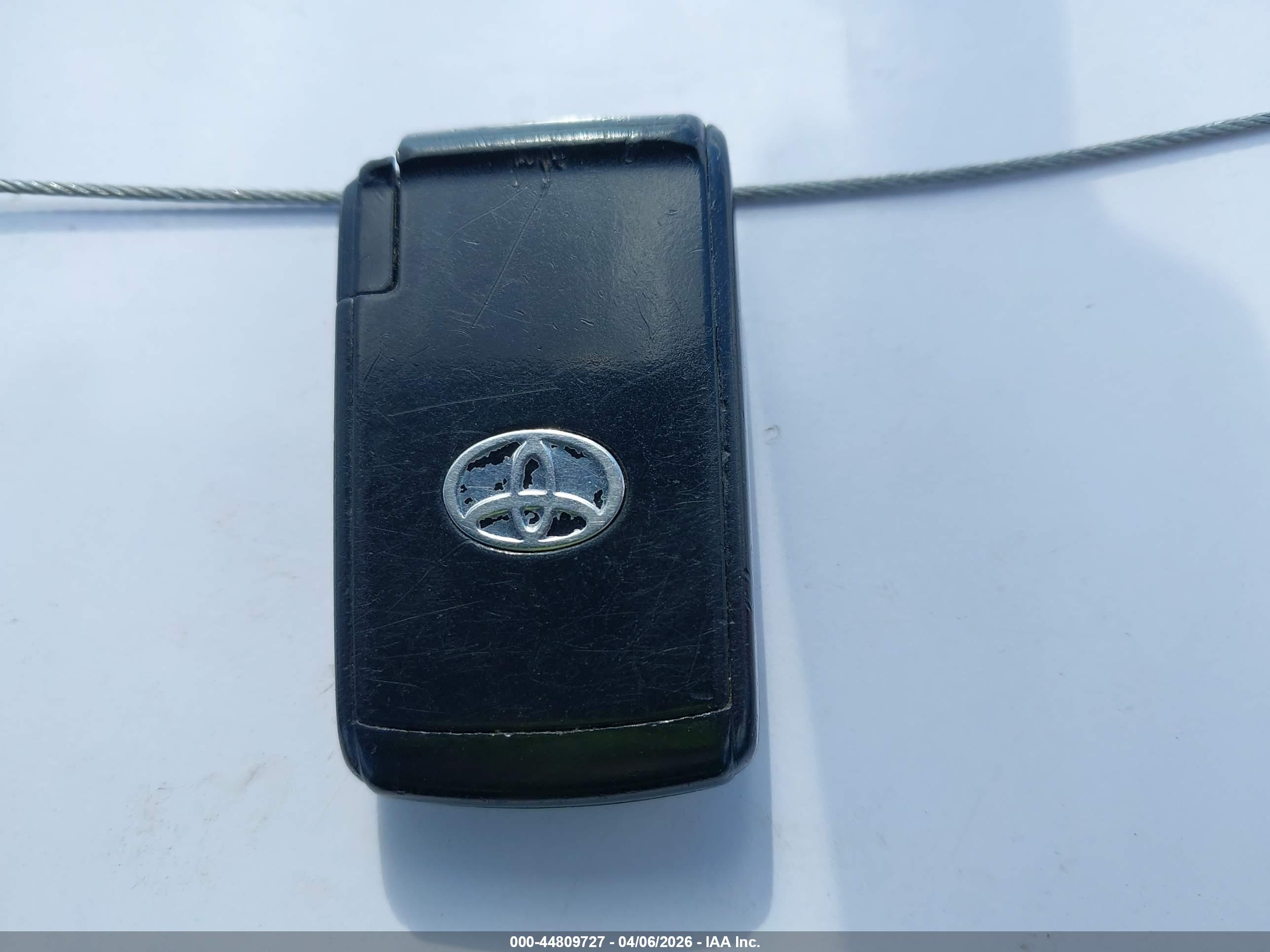 TOYOTA PRIUS image 11