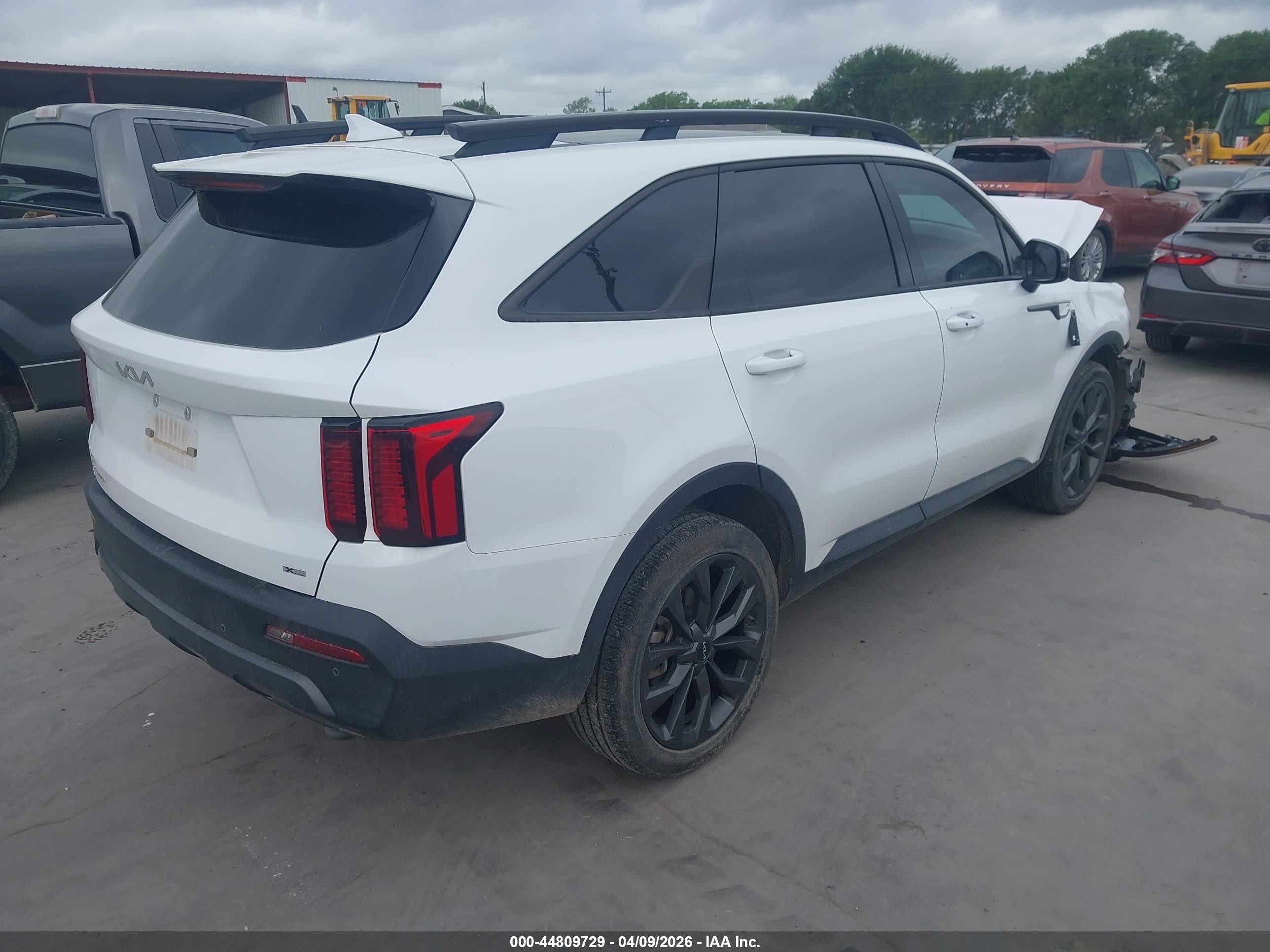 KIA SORENTO image 4