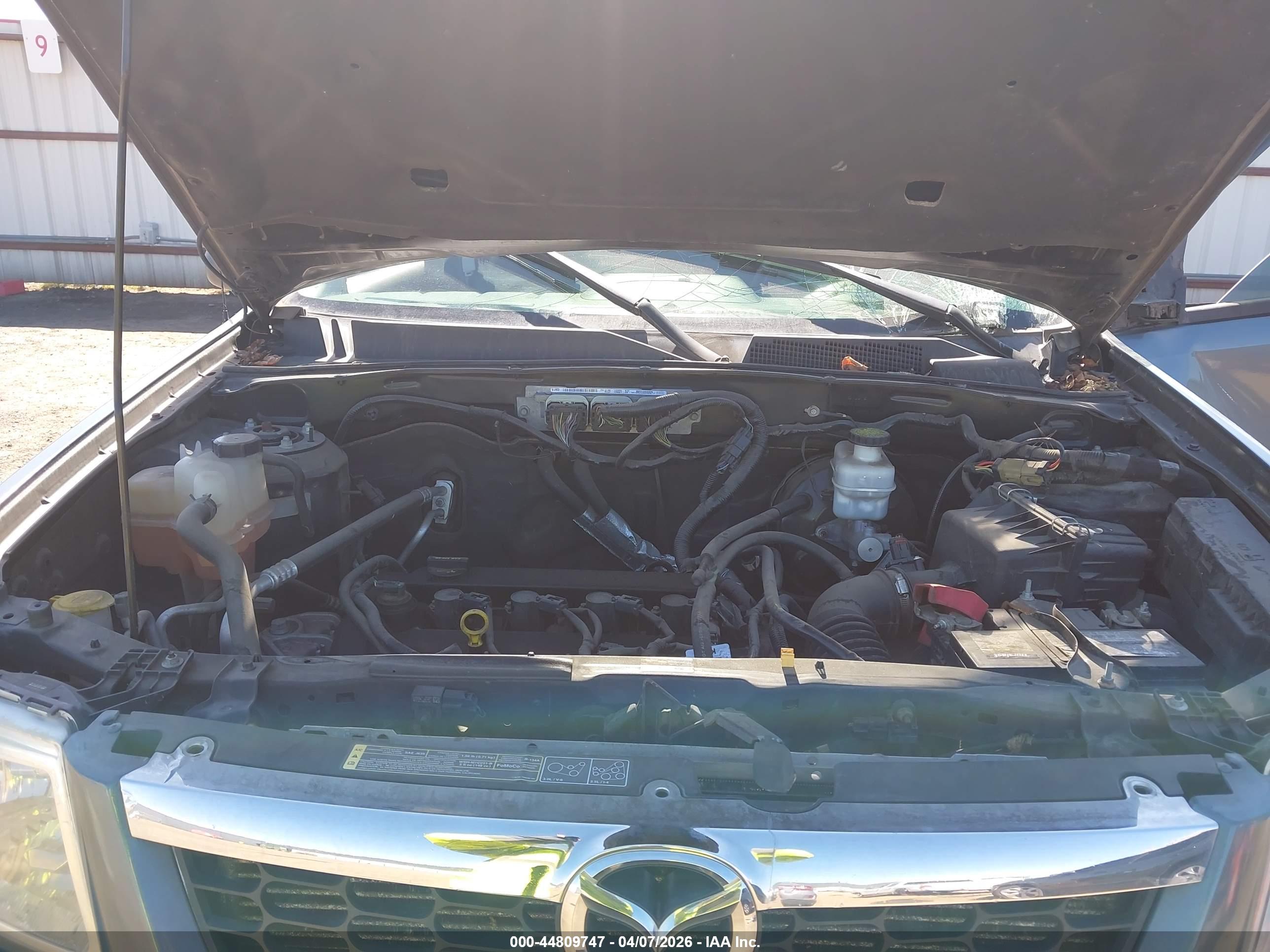 MAZDA TRIBUTE image 10