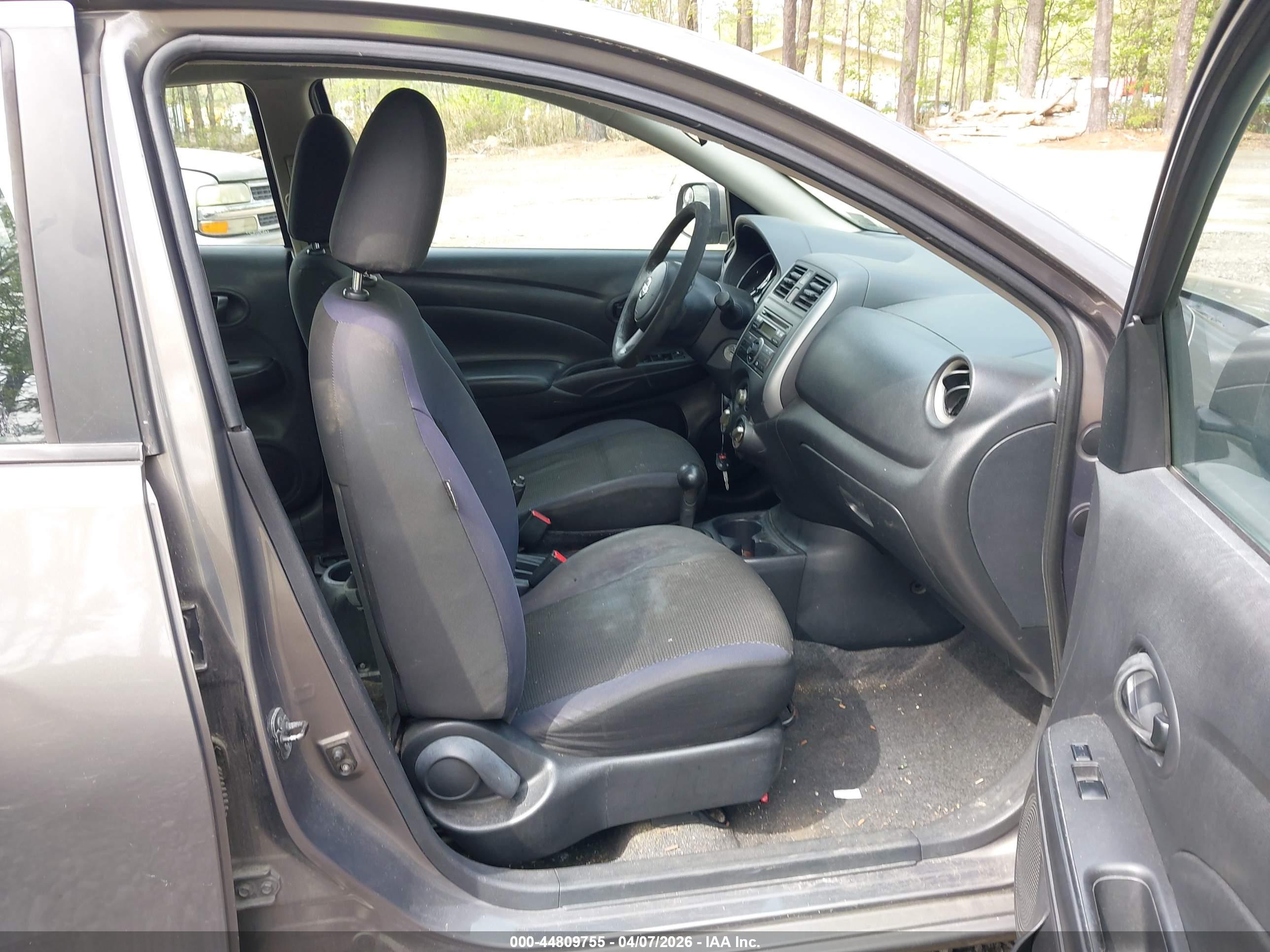 NISSAN VERSA image 5