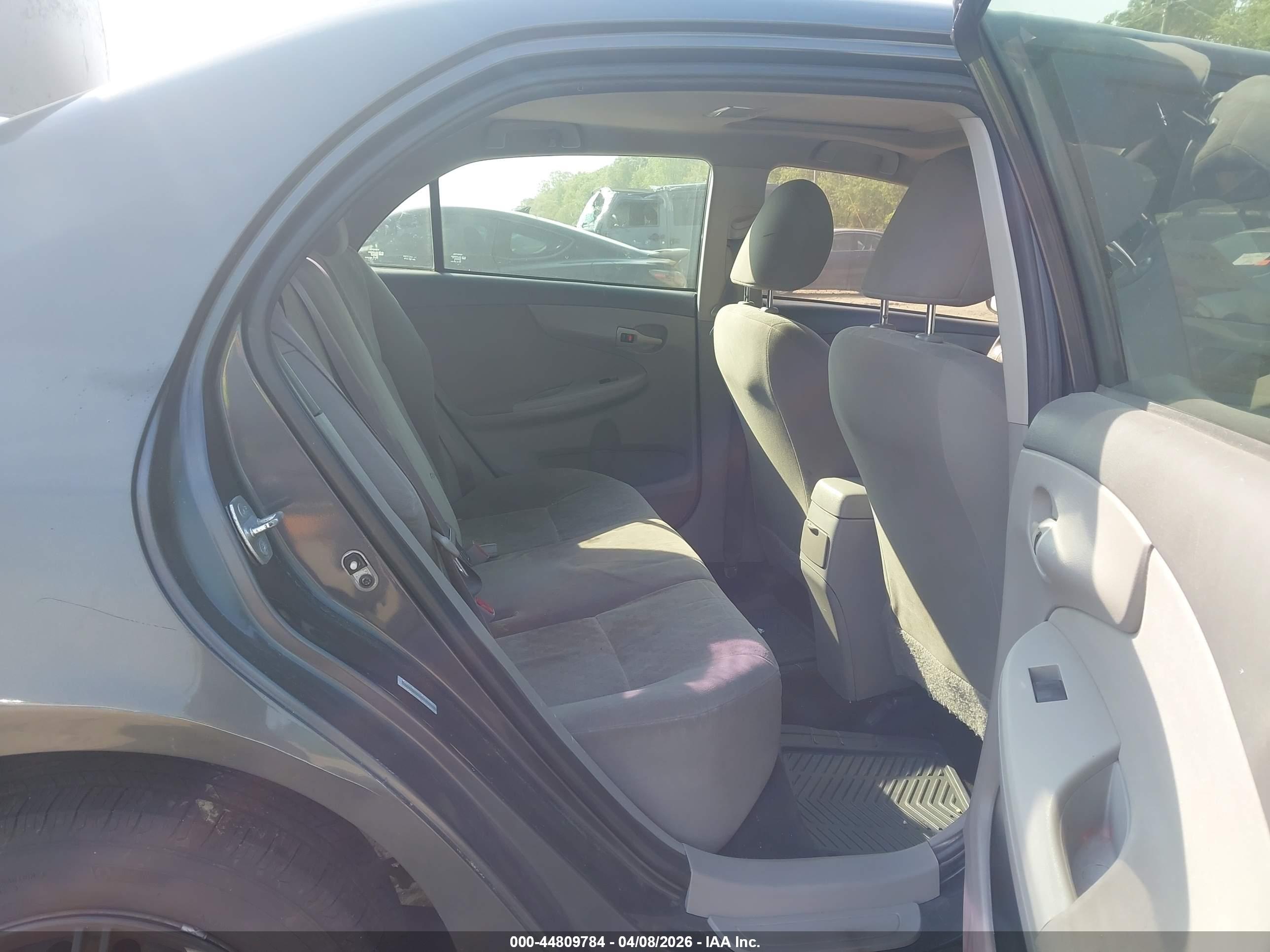 TOYOTA COROLLA image 8