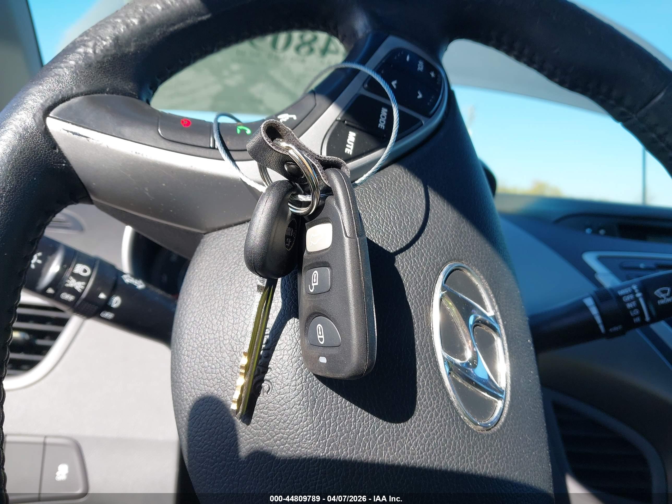 HYUNDAI ELANTRA image 11