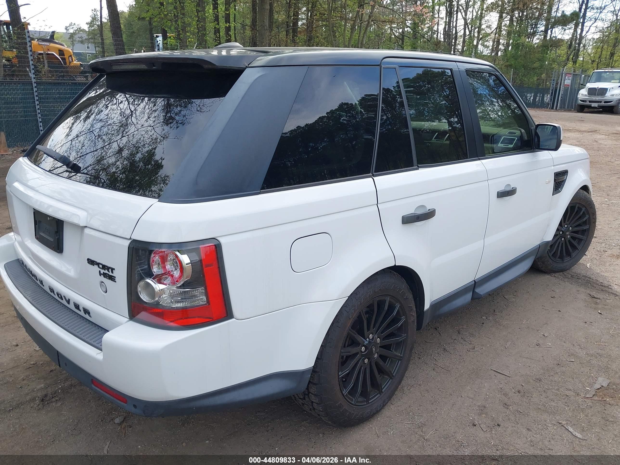 LAND ROVER image 4