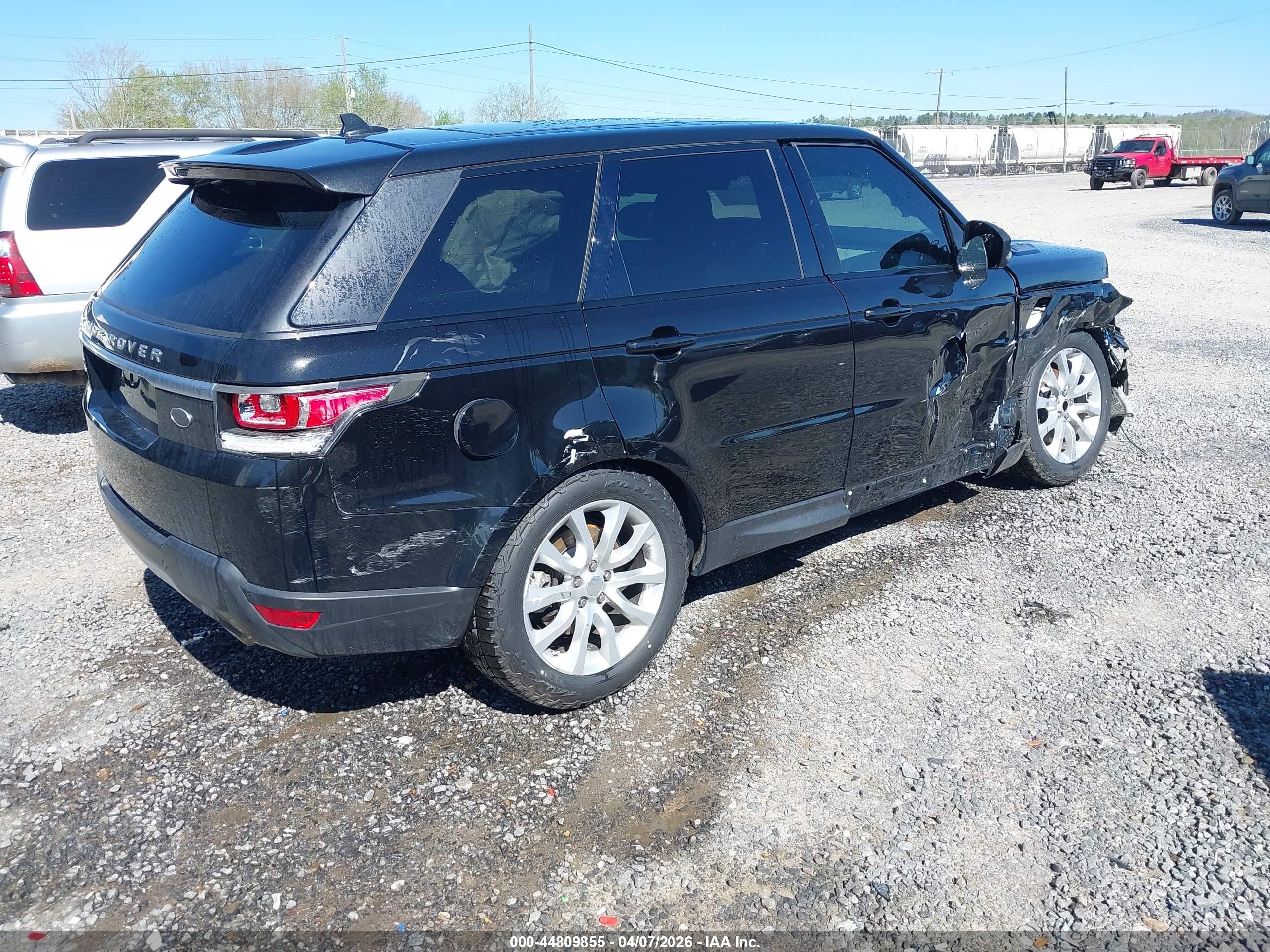 LAND ROVER image 4