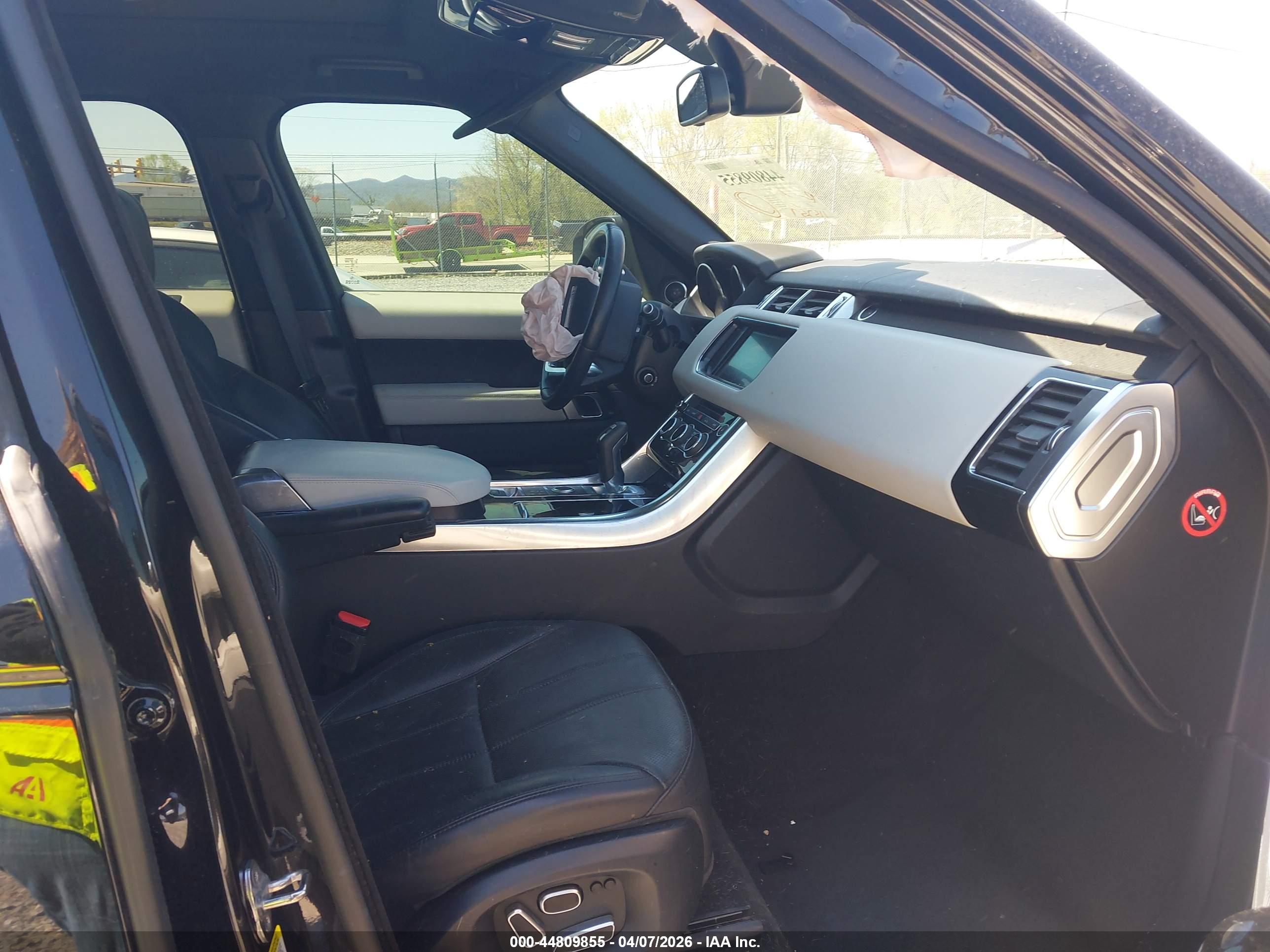 LAND ROVER image 5