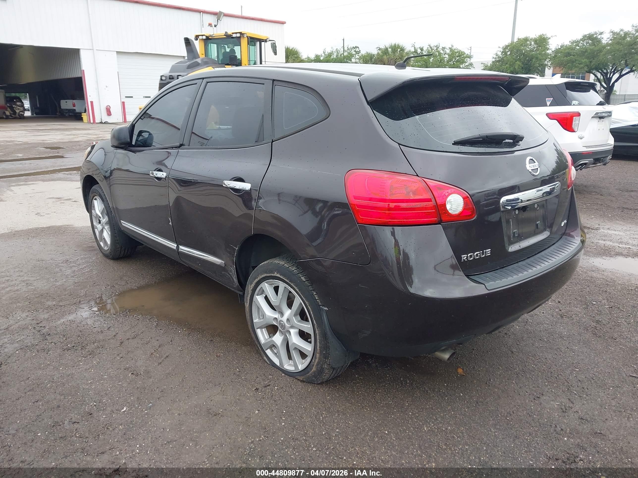 NISSAN ROGUE image 3