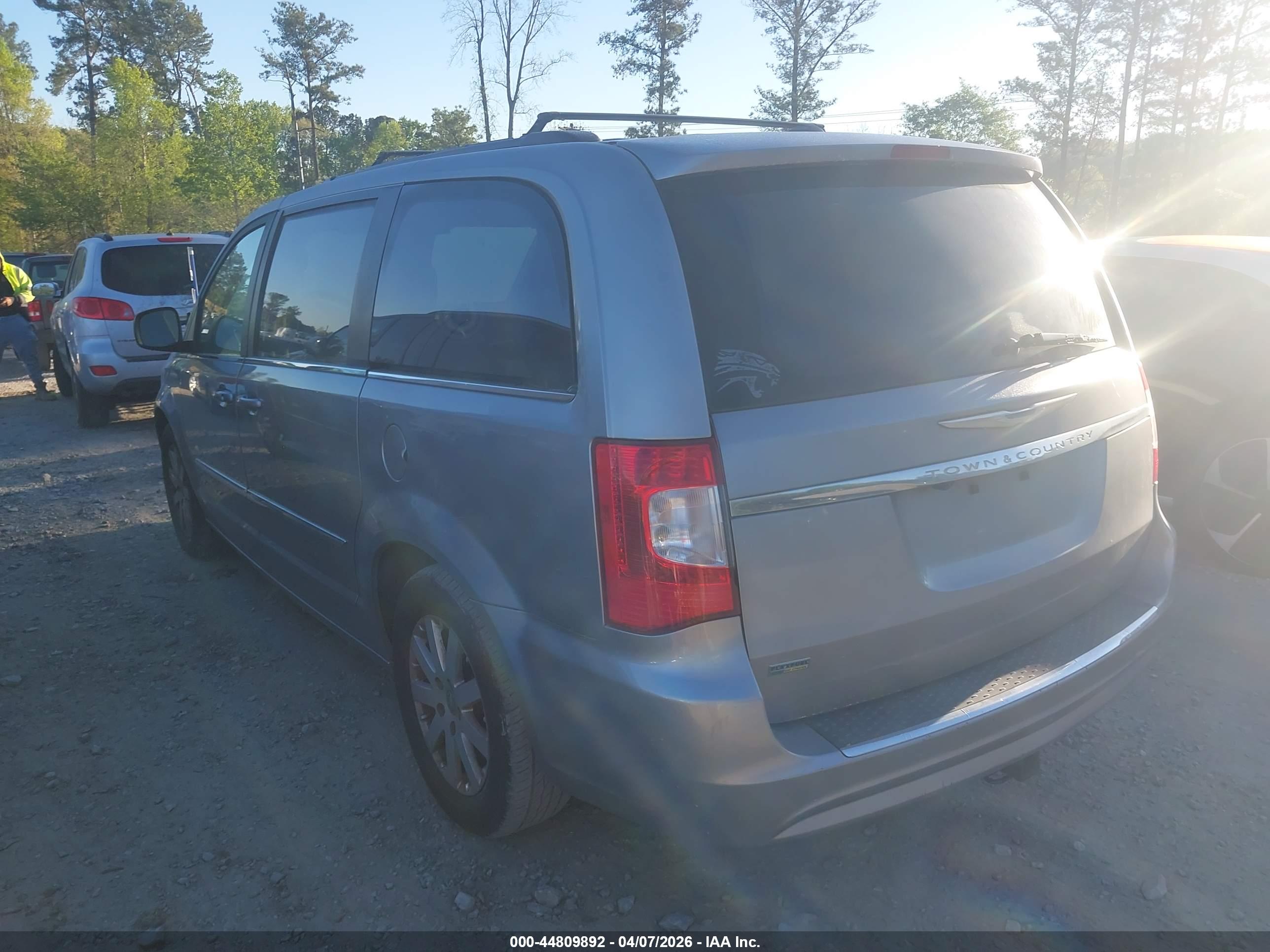 CHRYSLER TOWN image 3