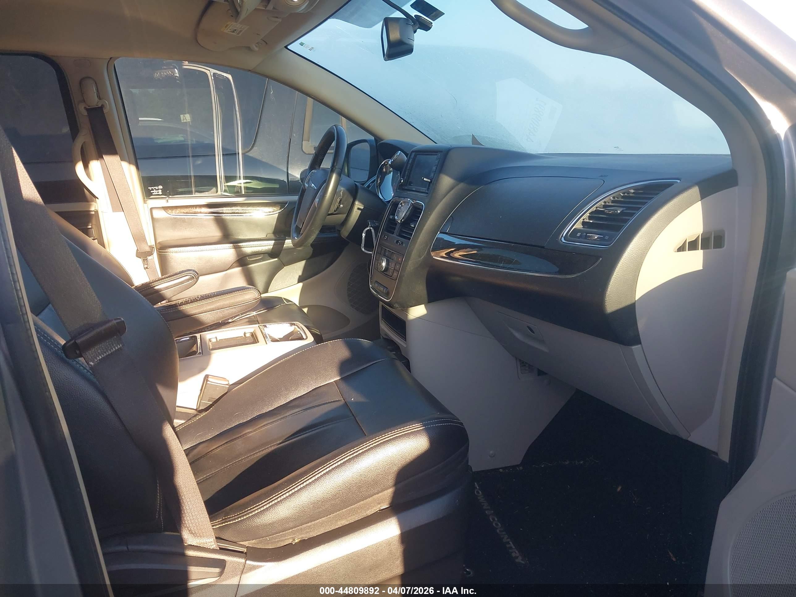CHRYSLER TOWN image 5