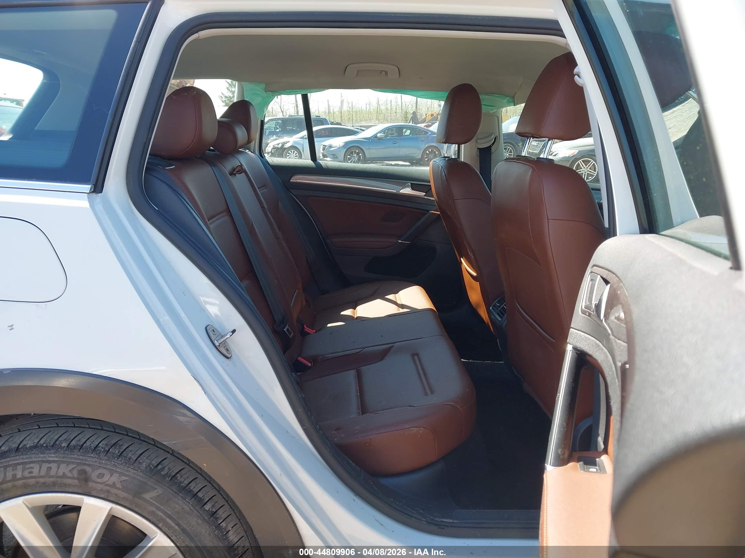 VOLKSWAGEN GOLF image 8