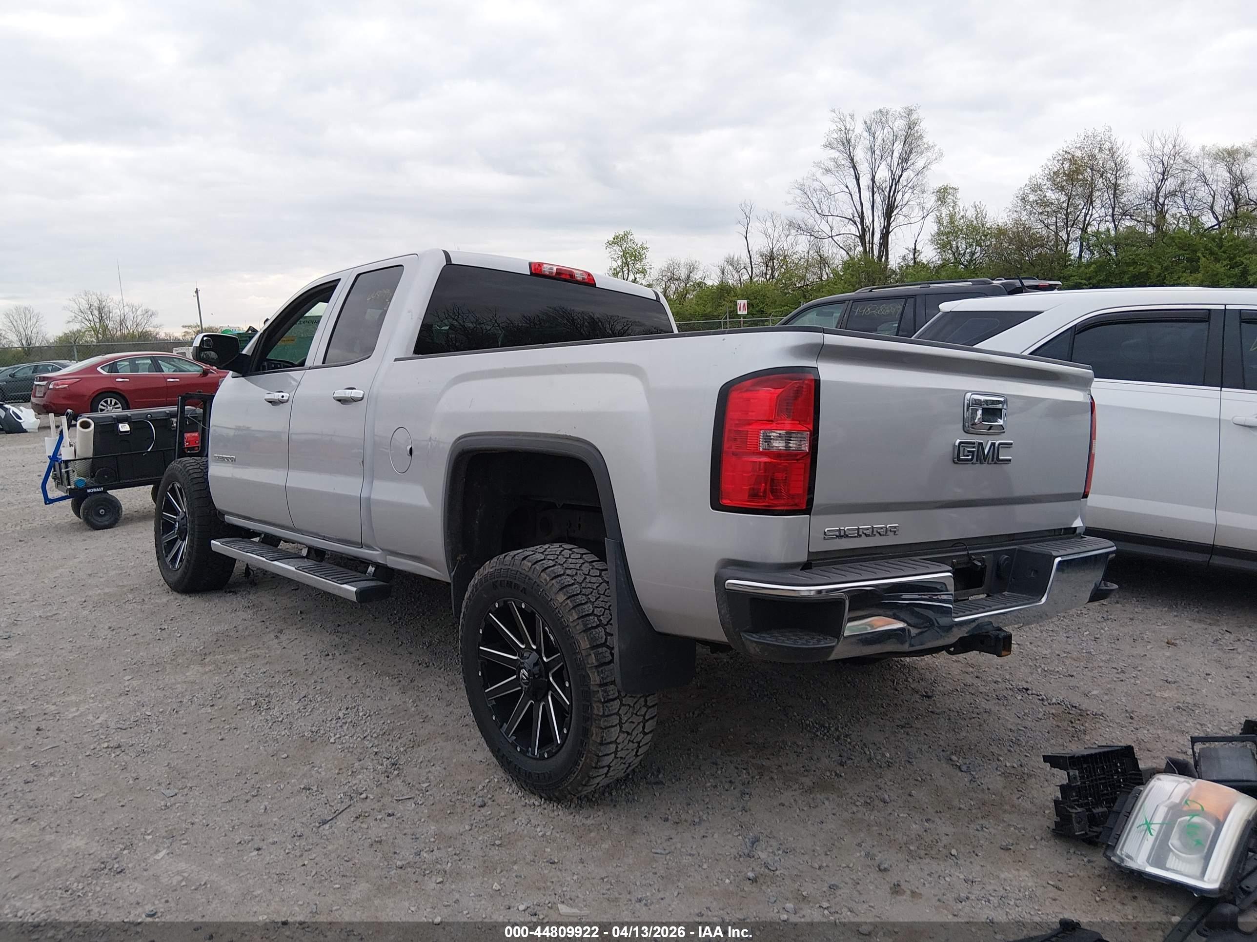 GMC SIERRA image 3
