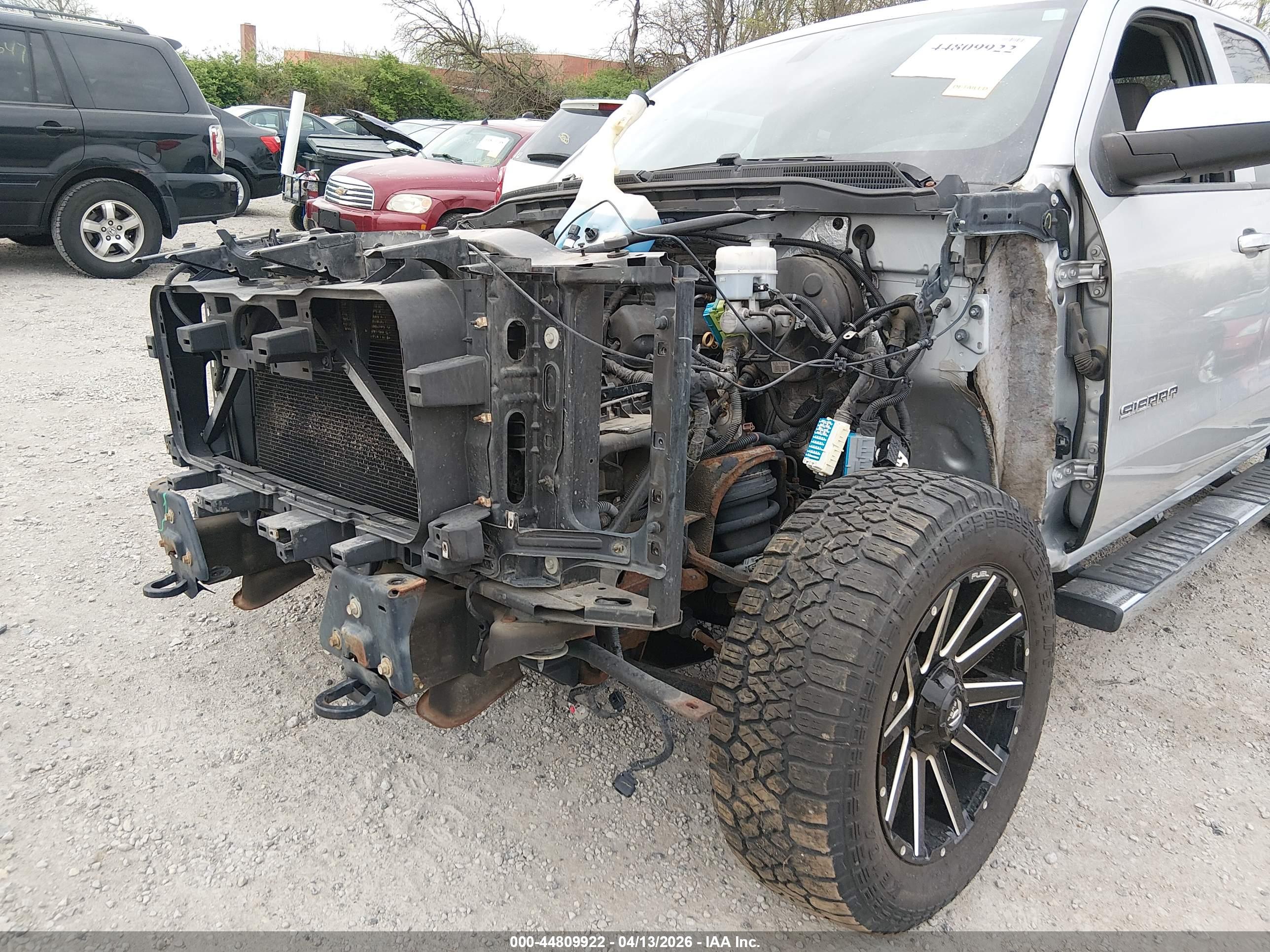 GMC SIERRA image 6