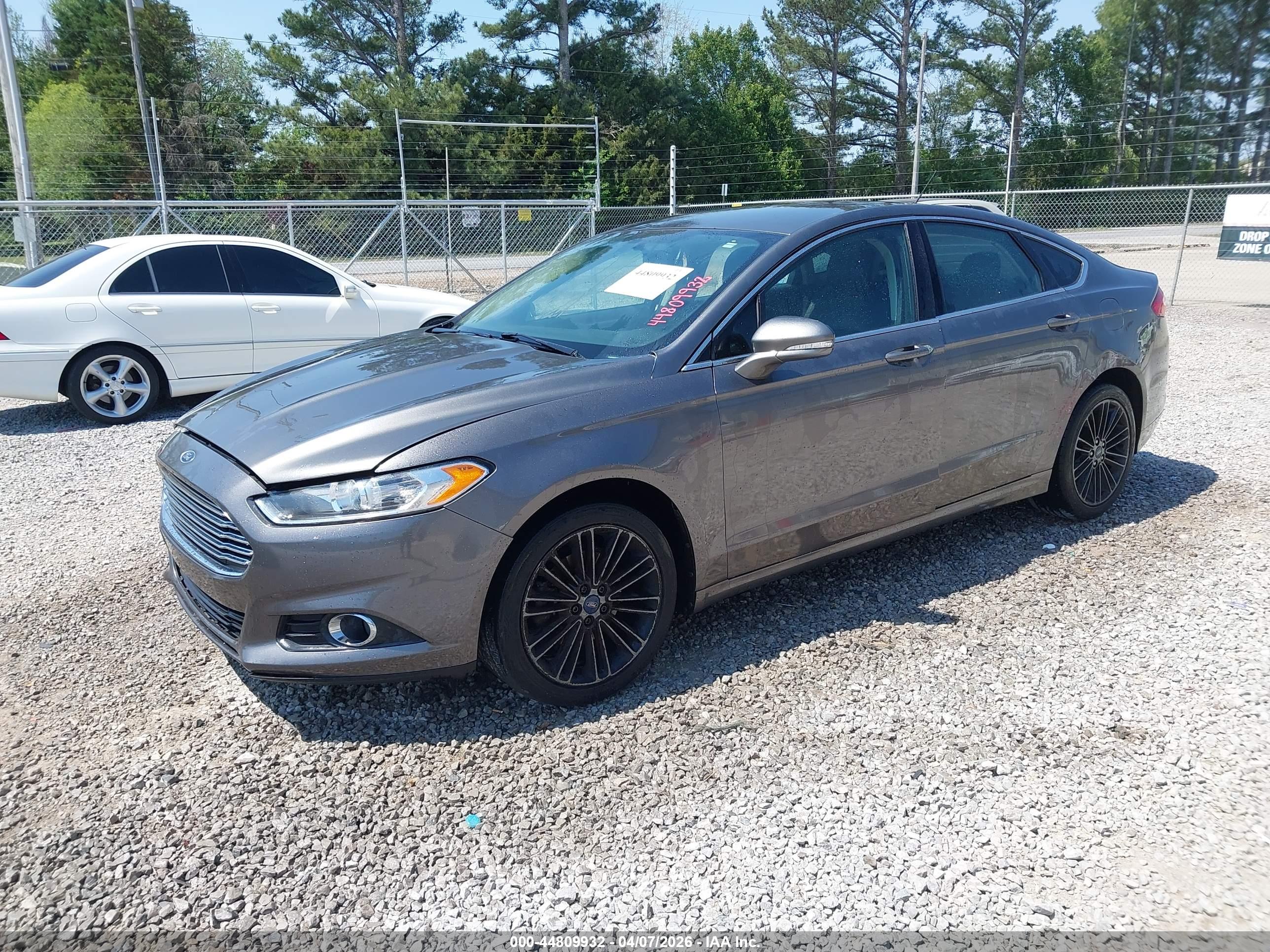FORD FUSION image 2