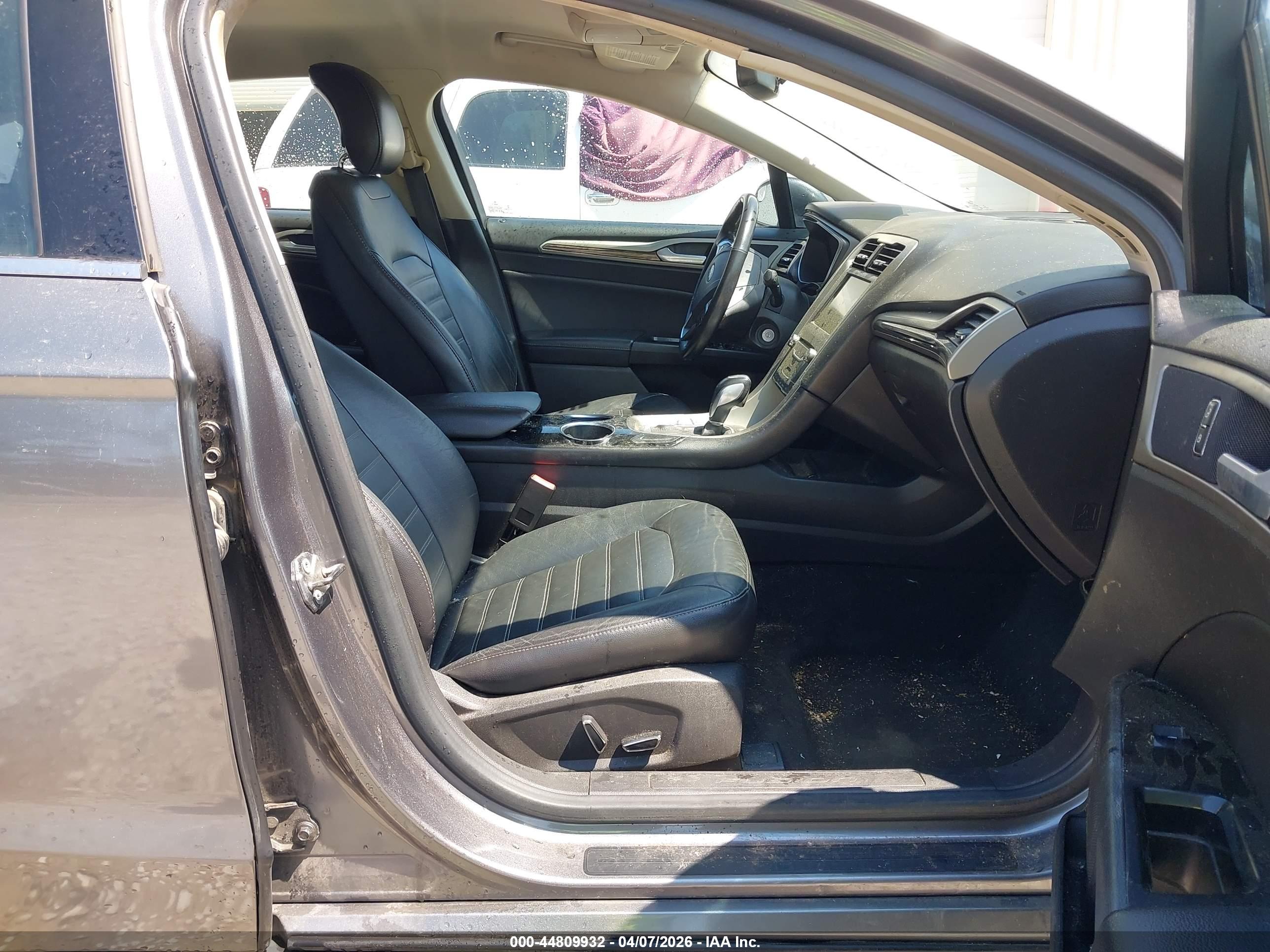 FORD FUSION image 5