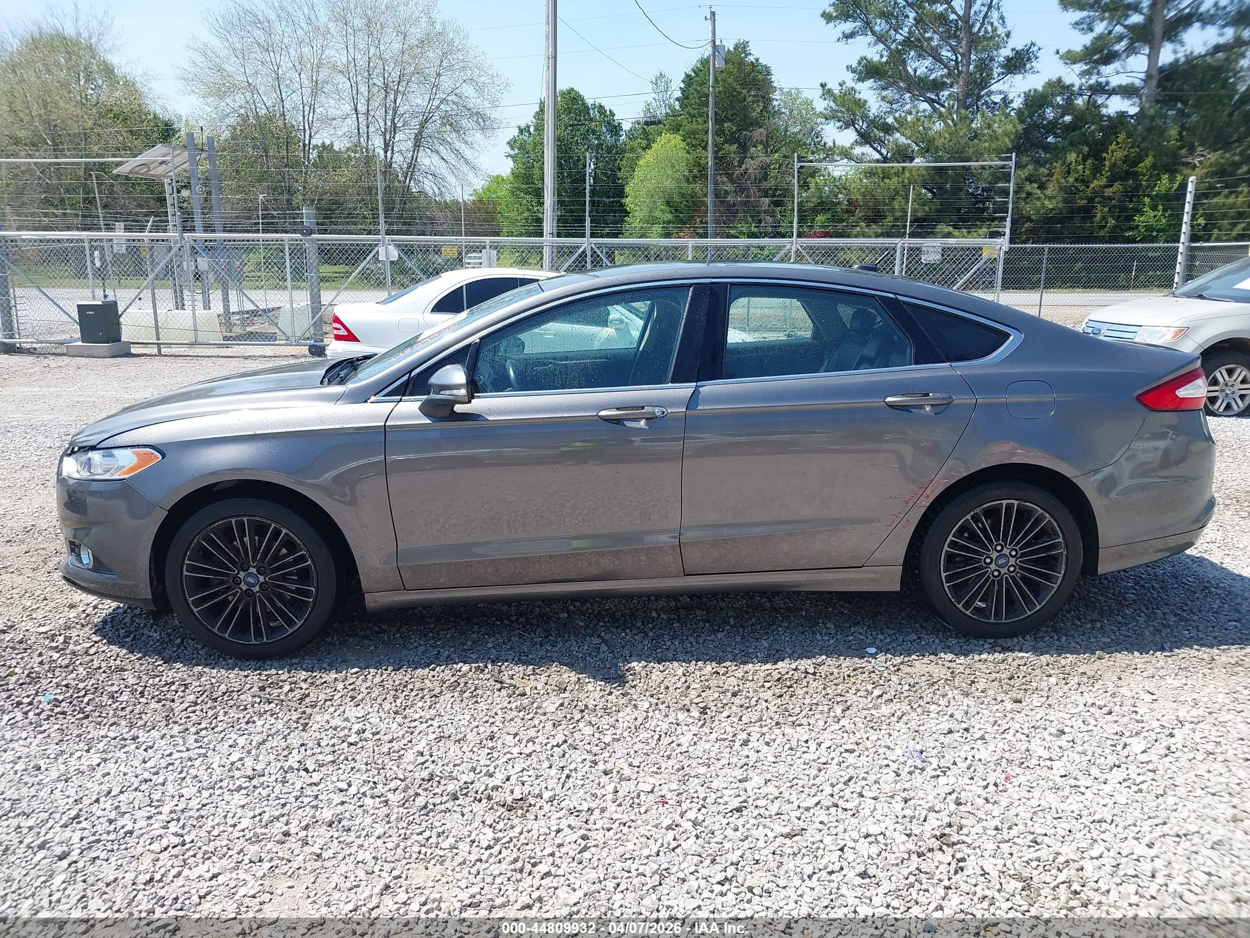 FORD FUSION image 6