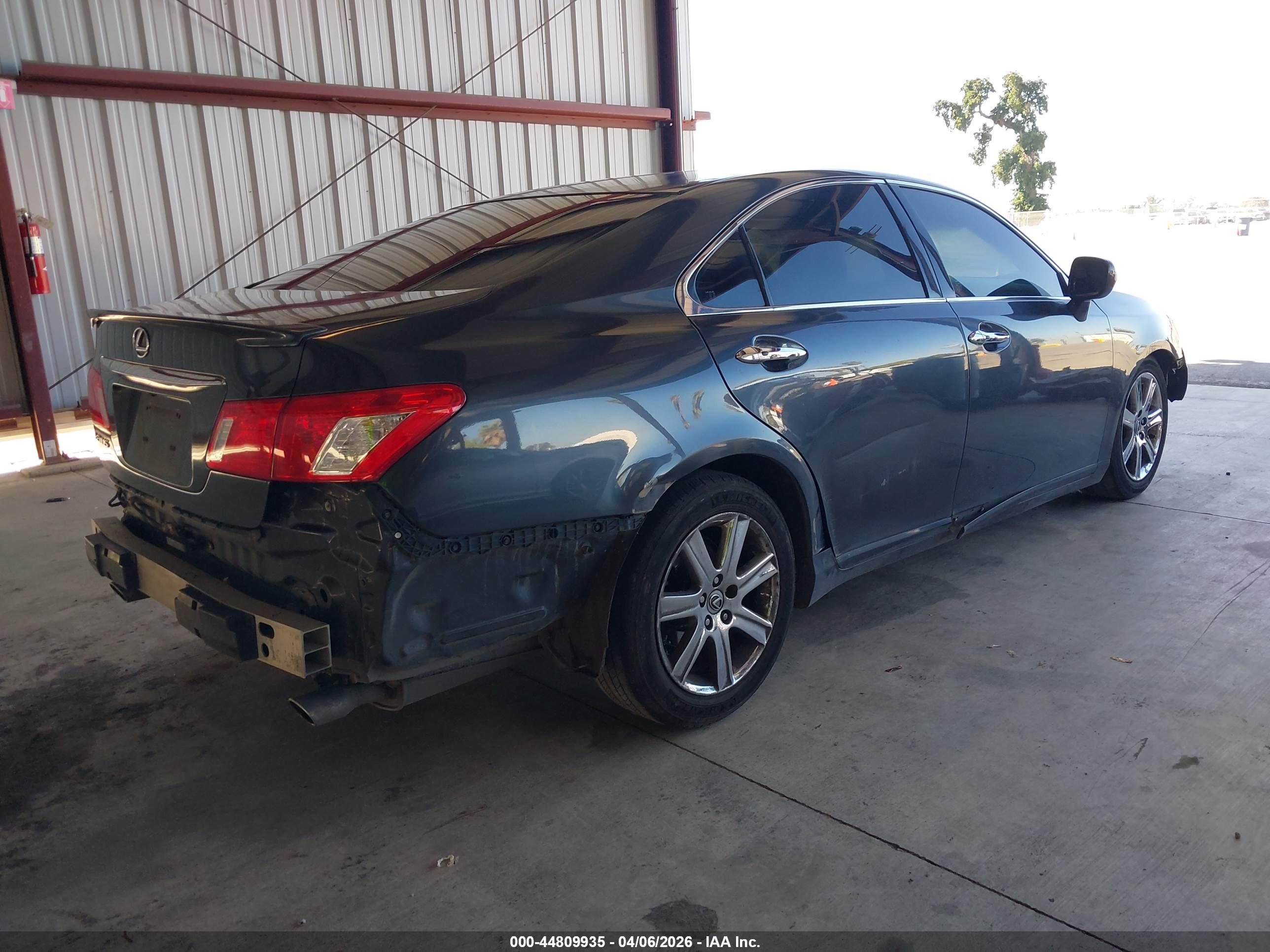 LEXUS ES image 4