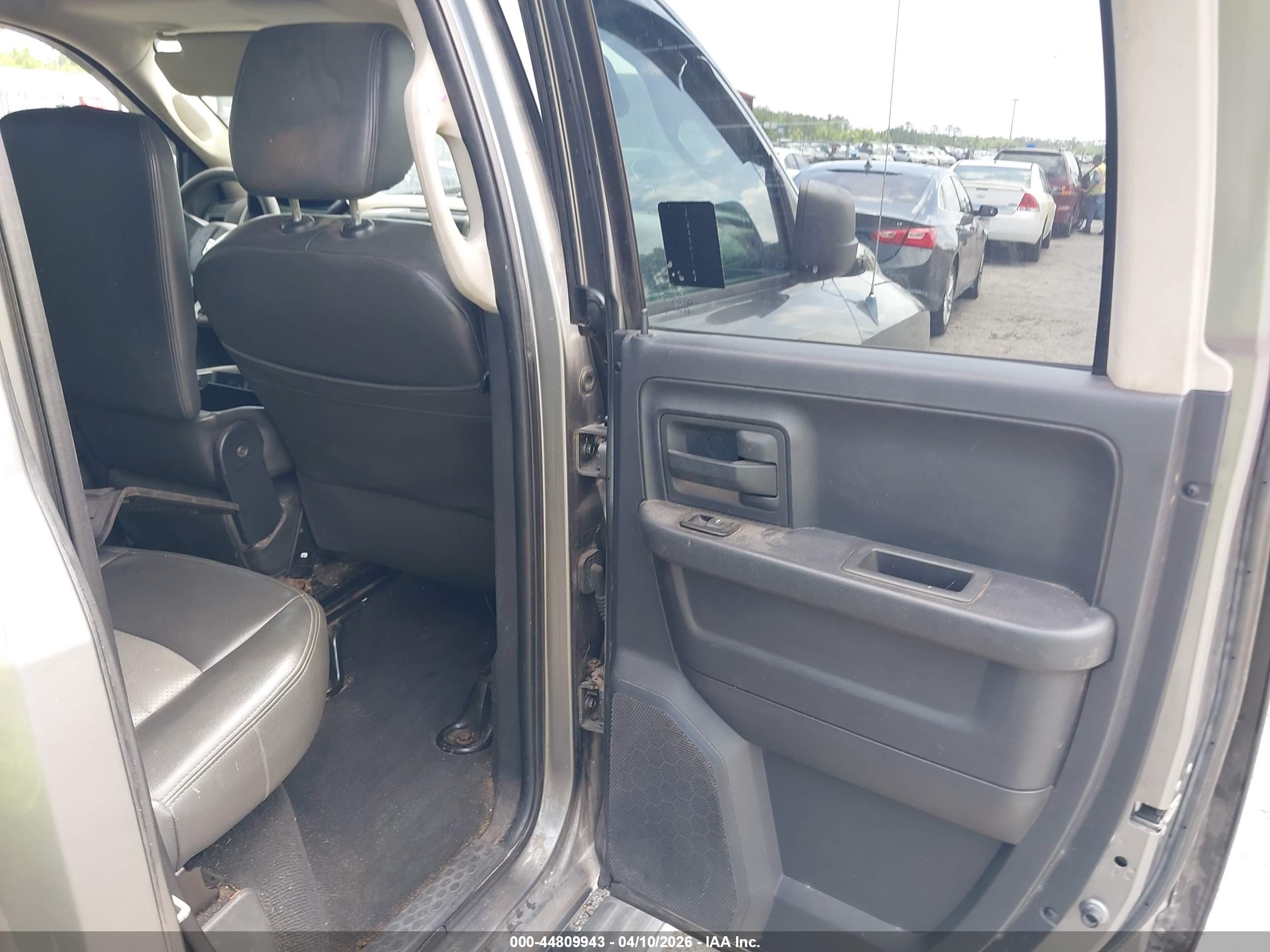 DODGE RAM image 8