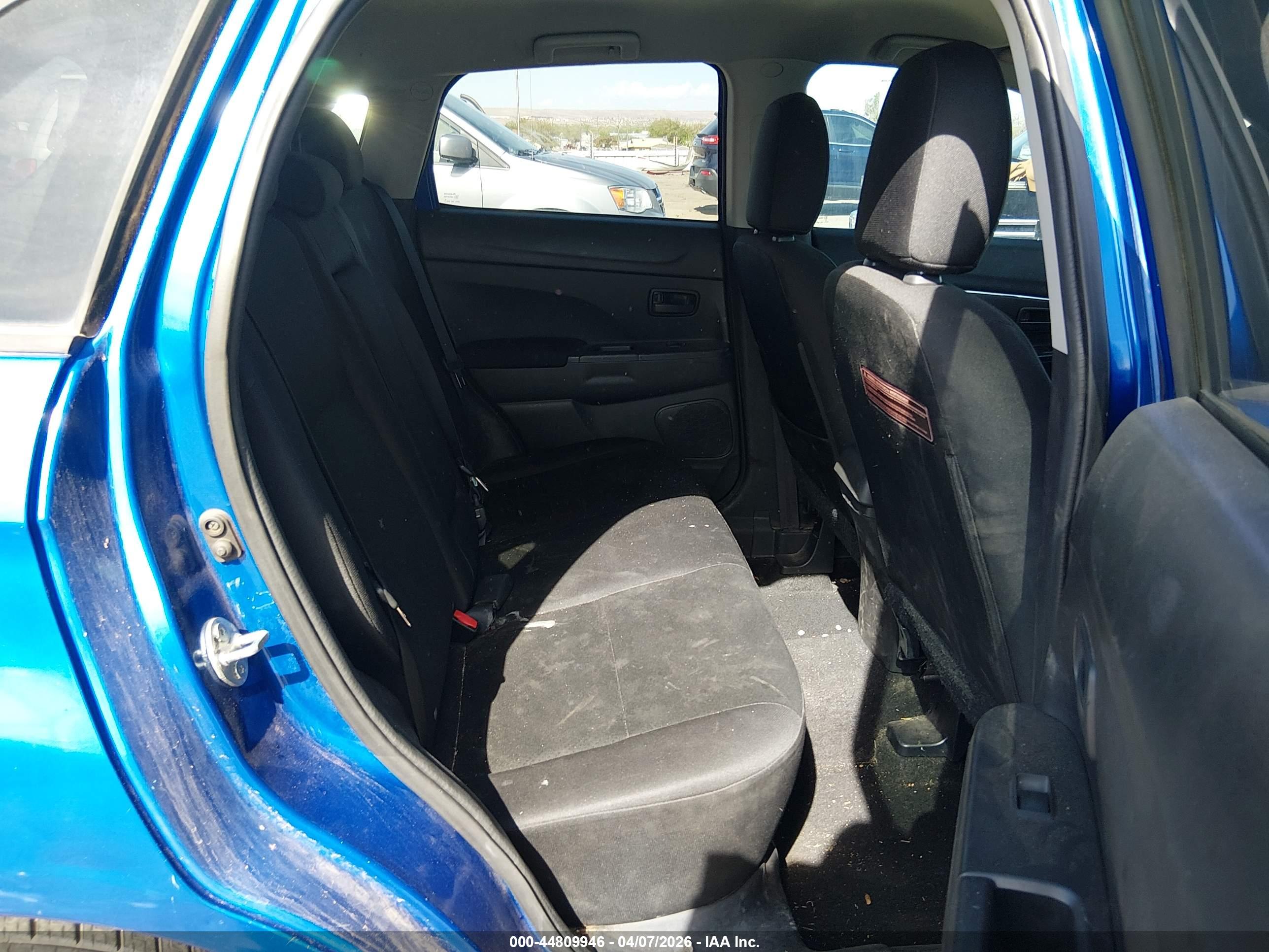 MITSUBISHI OUTLANDER image 8