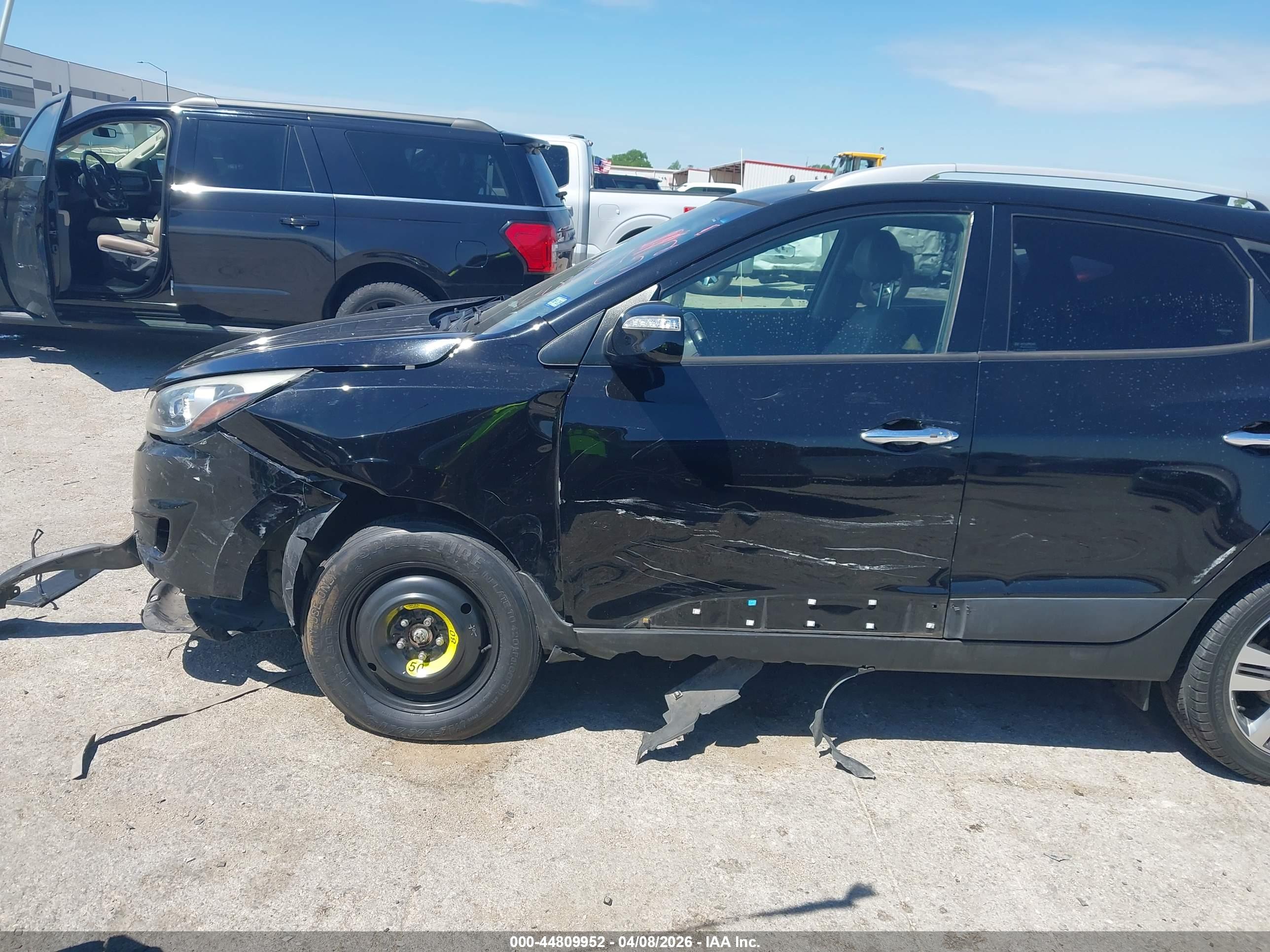 HYUNDAI TUCSON image 6