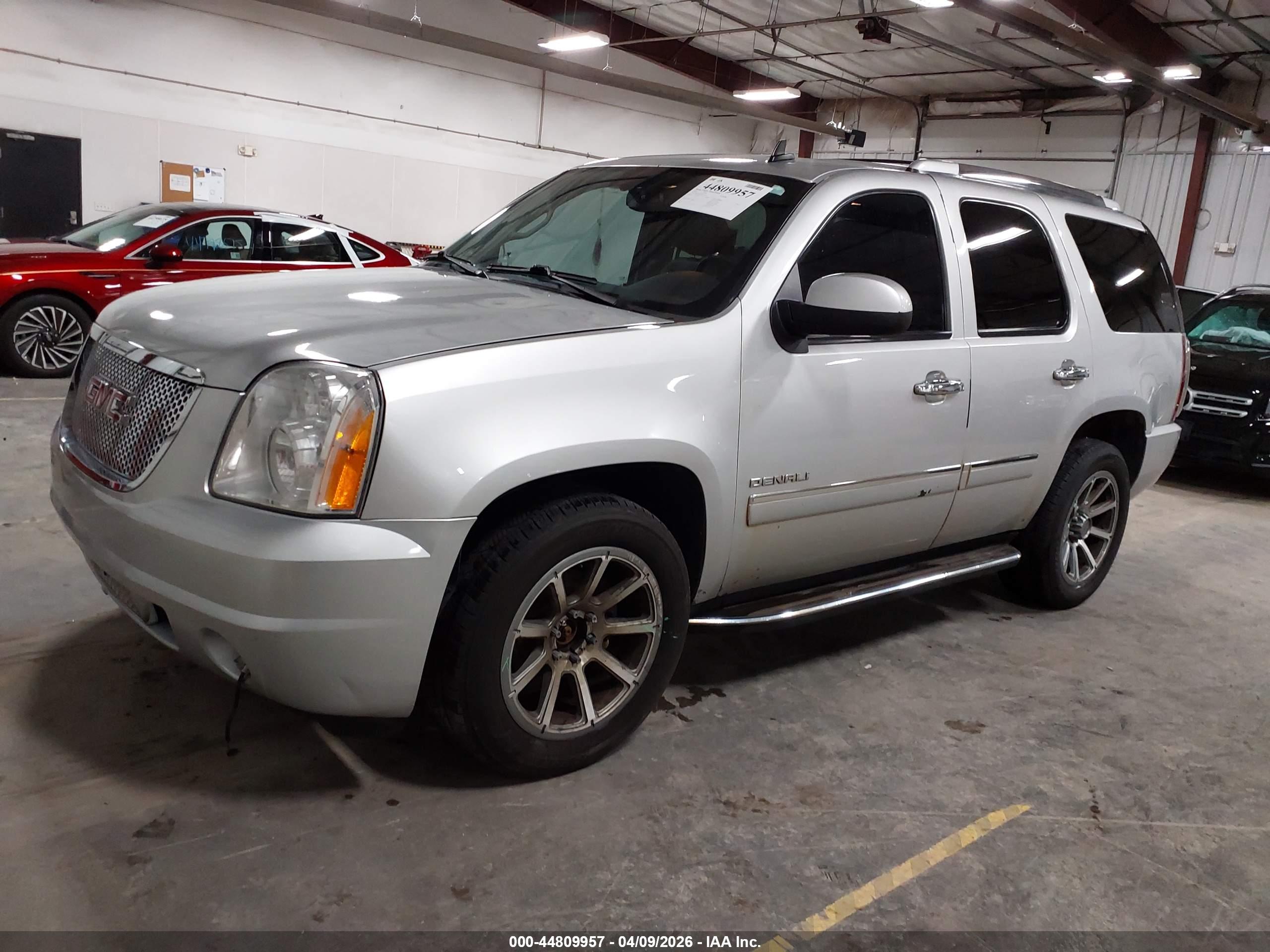GMC YUKON image 2