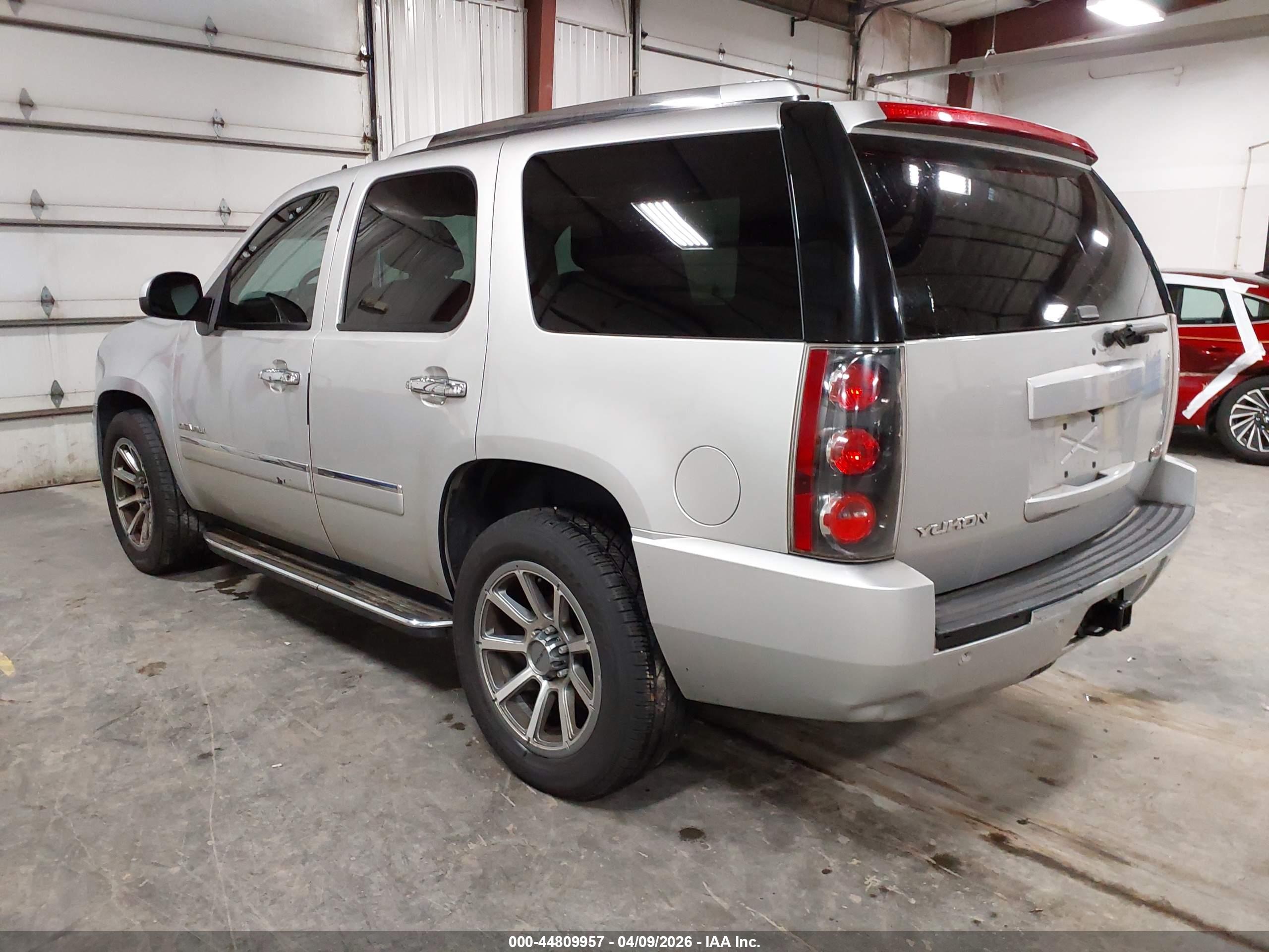 GMC YUKON image 3