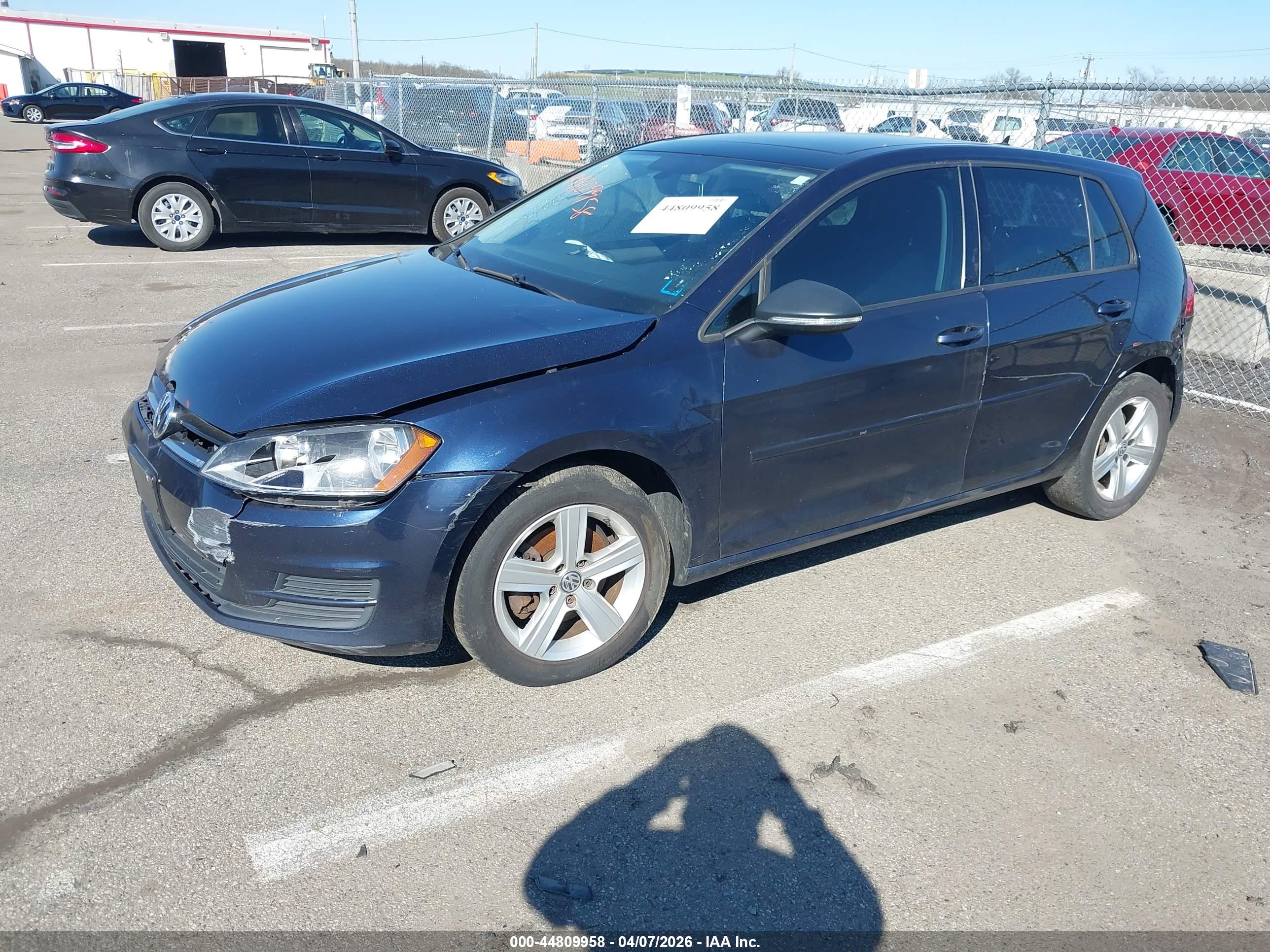 VOLKSWAGEN GOLF image 2