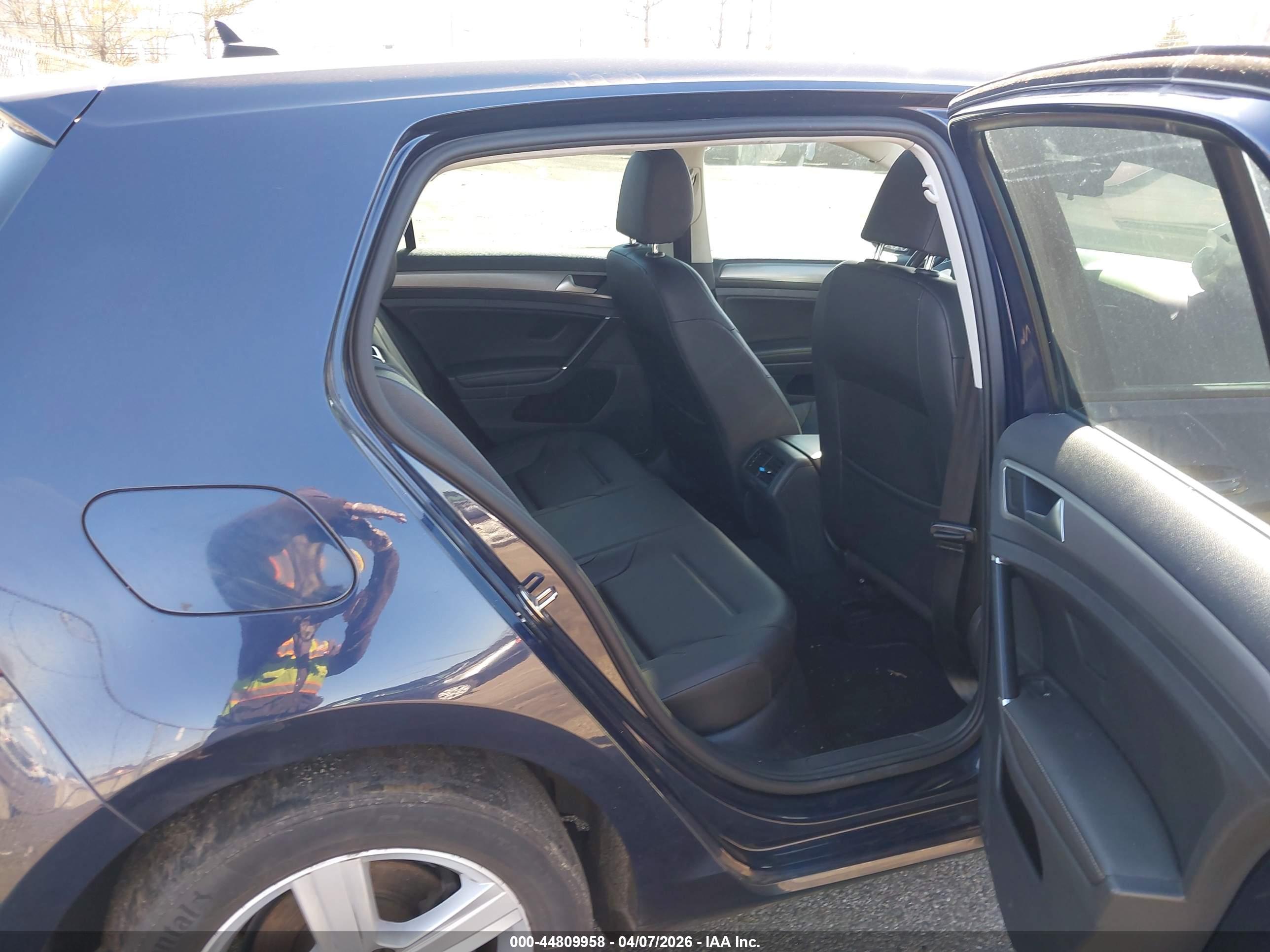 VOLKSWAGEN GOLF image 8