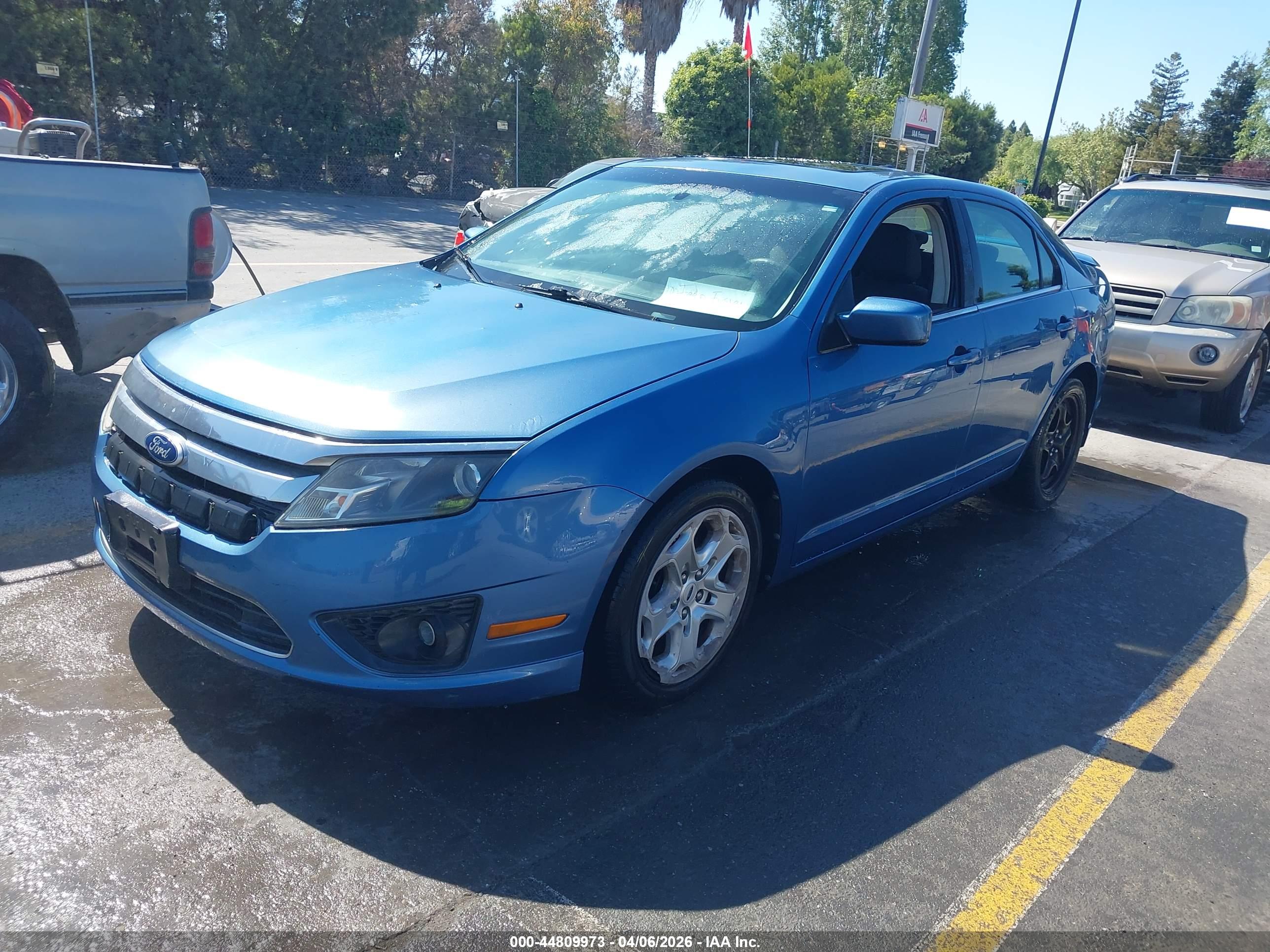 FORD FUSION image 2