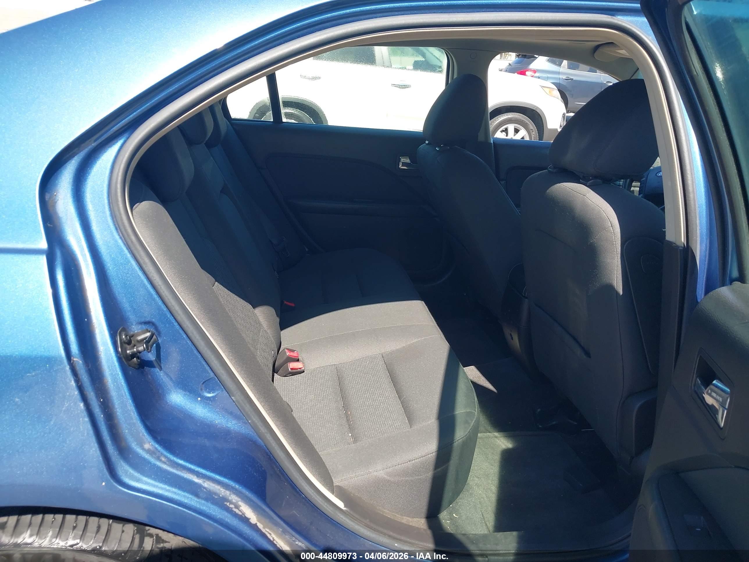 FORD FUSION image 8