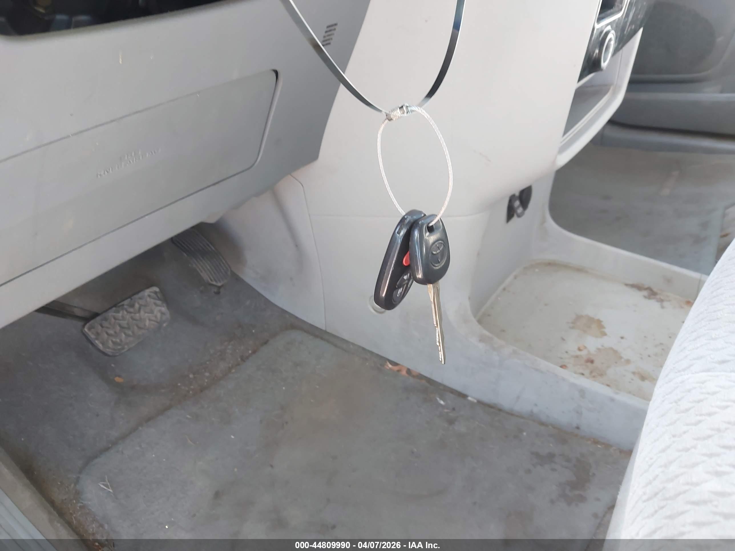 TOYOTA SIENNA image 11