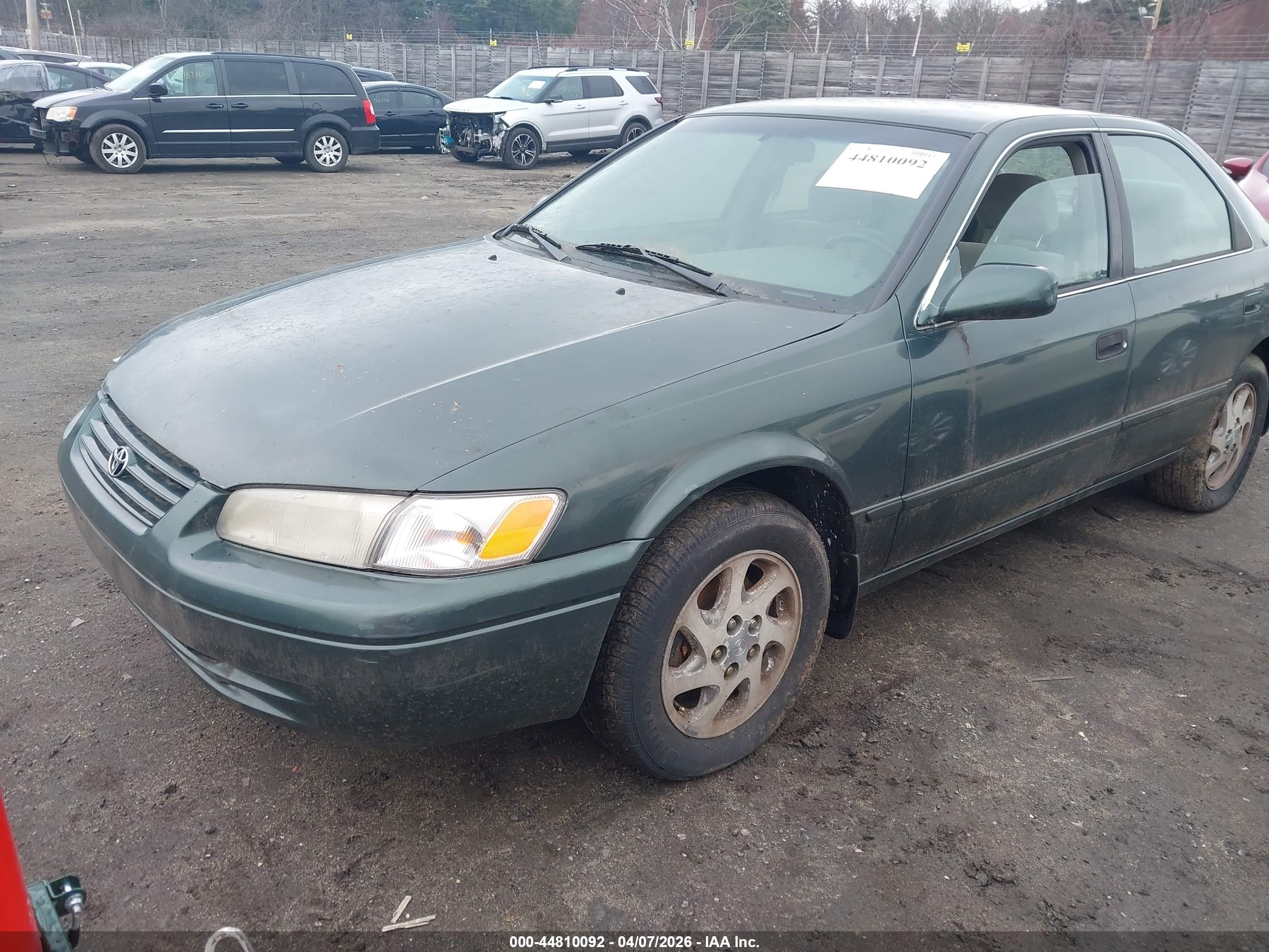 TOYOTA CAMRY image 2