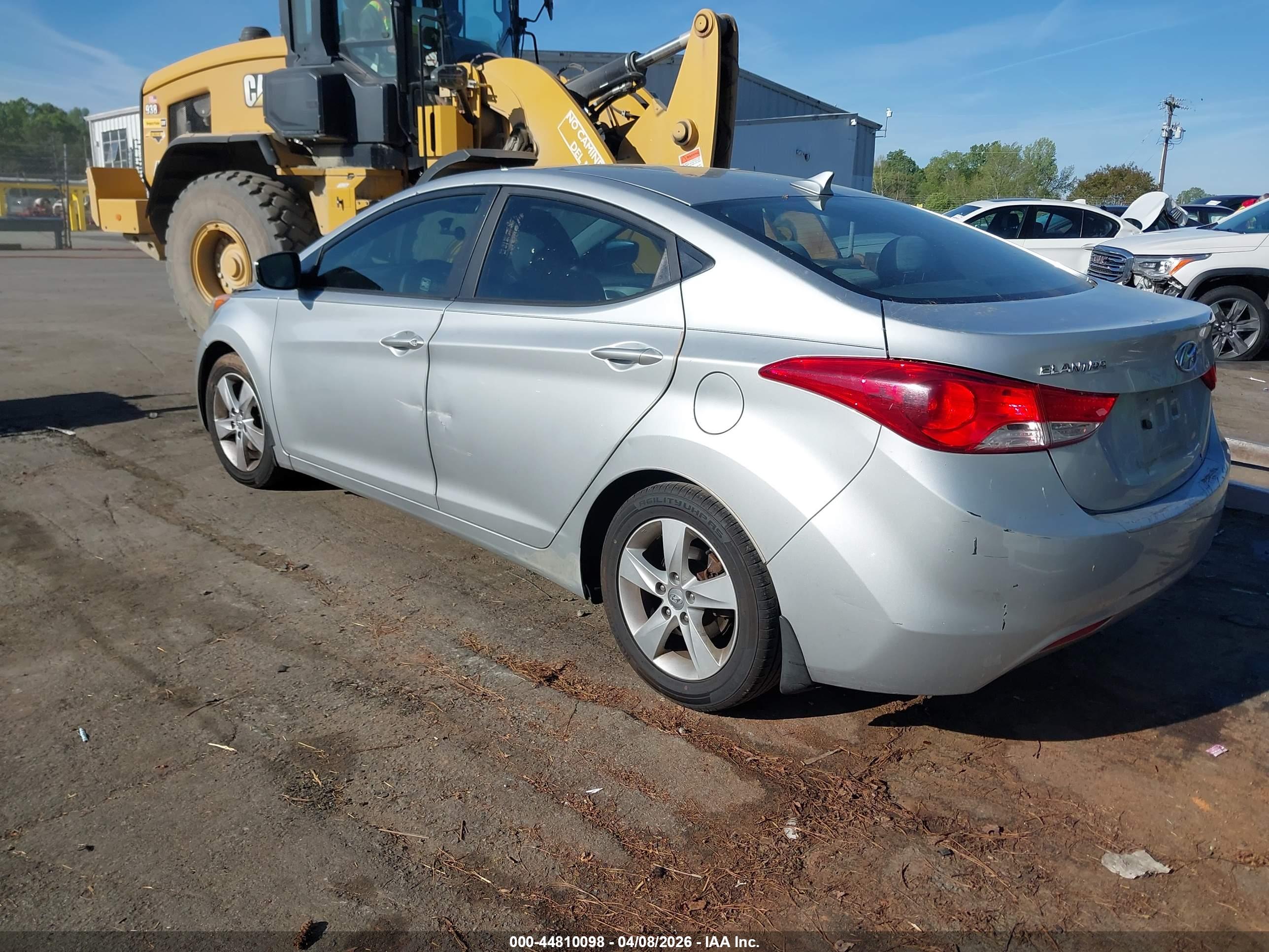 HYUNDAI ELANTRA image 3