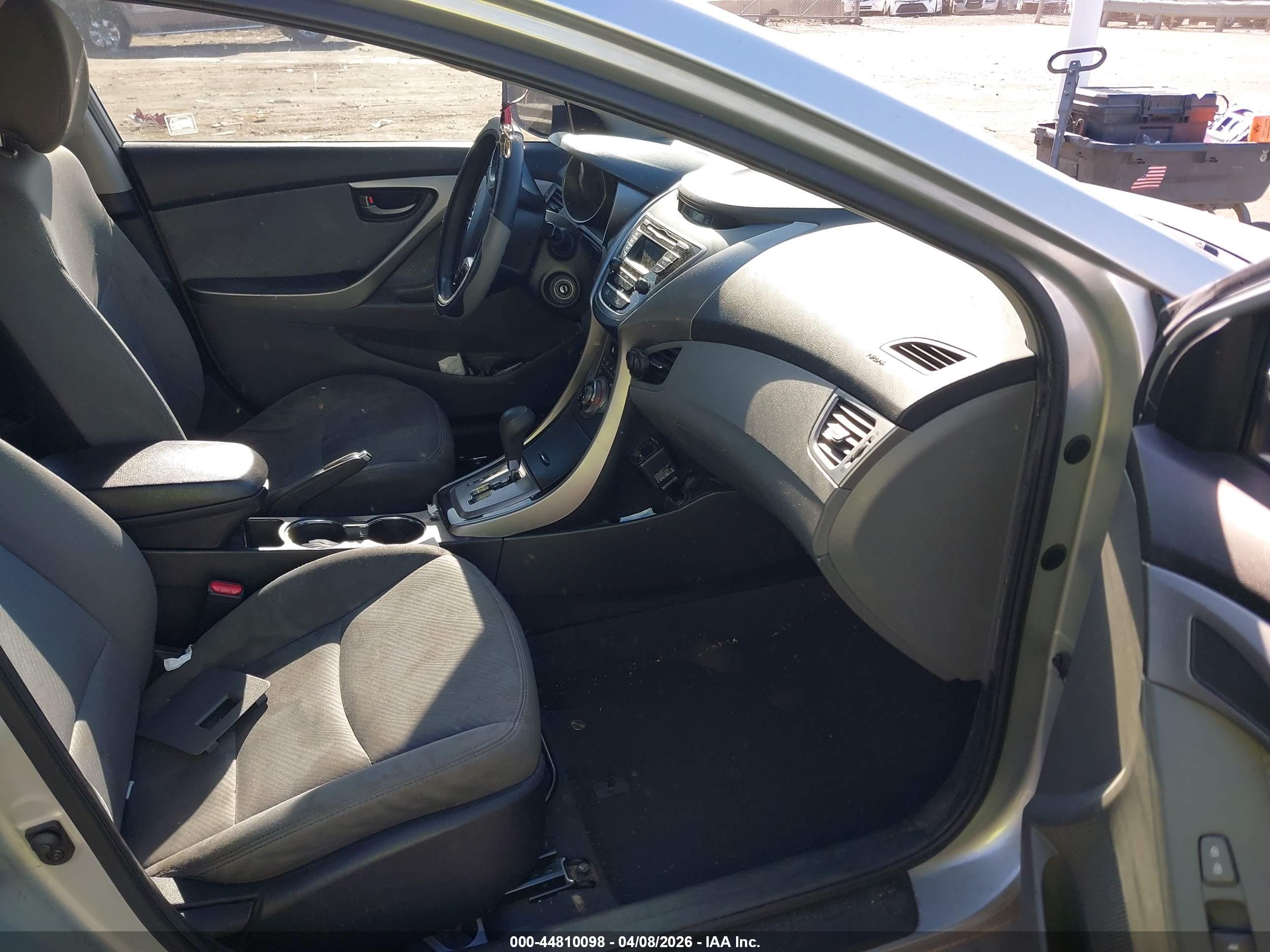 HYUNDAI ELANTRA image 5