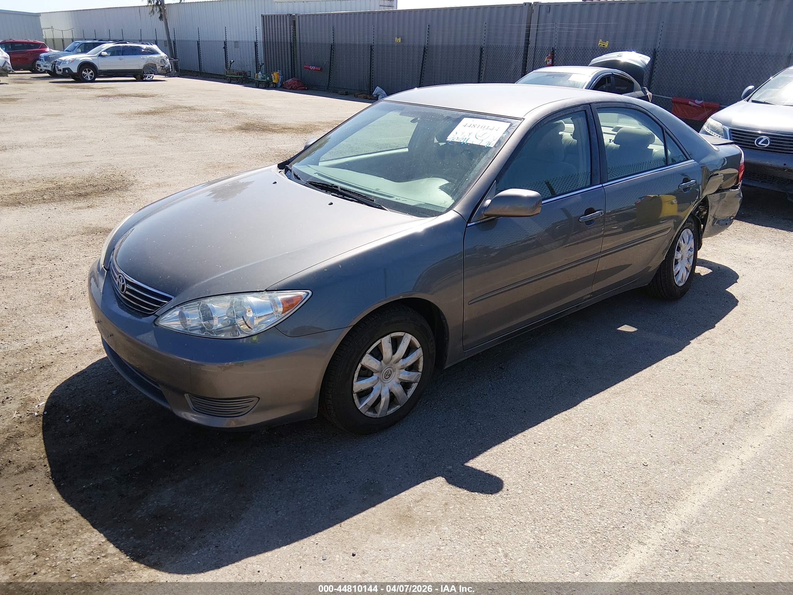 TOYOTA CAMRY image 2
