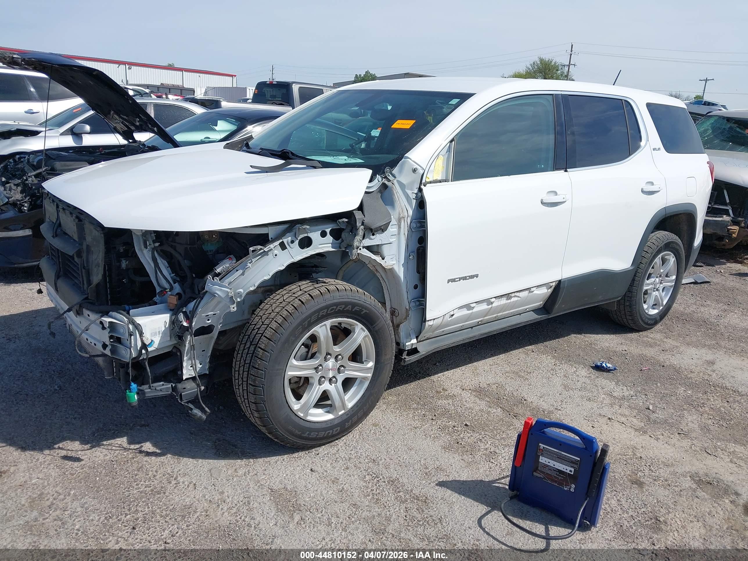 GMC ACADIA image 2