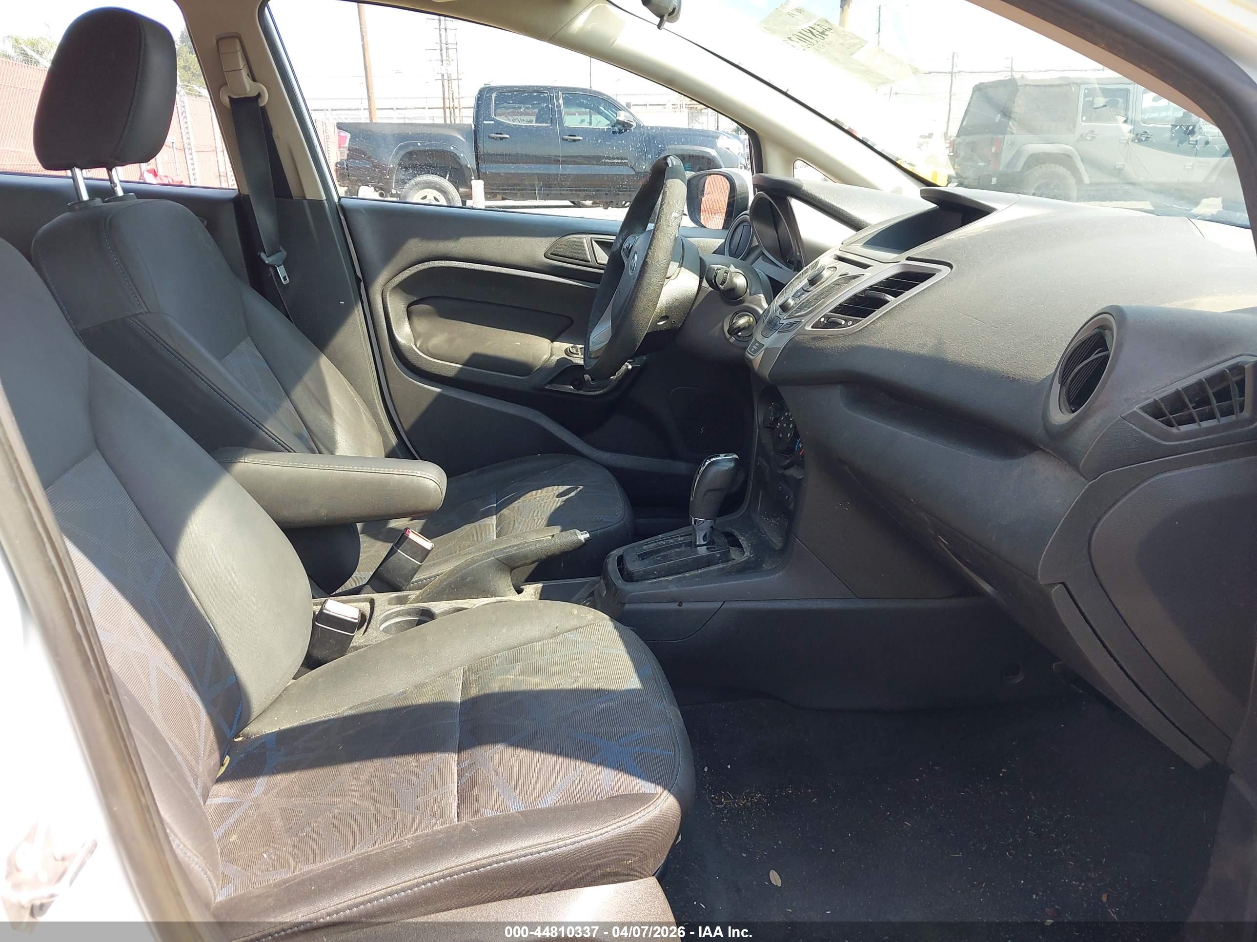FORD FIESTA image 5