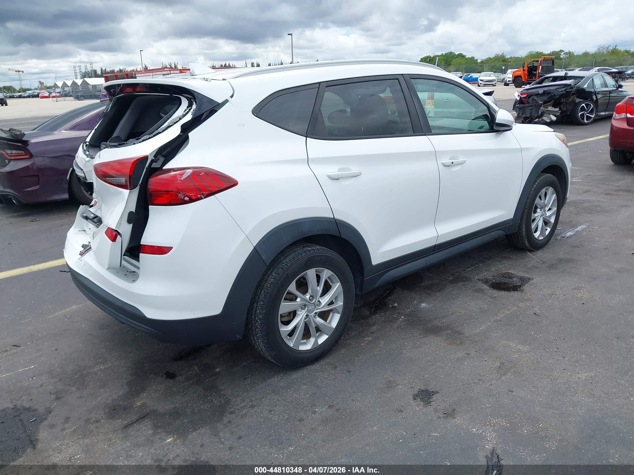HYUNDAI TUCSON image 4