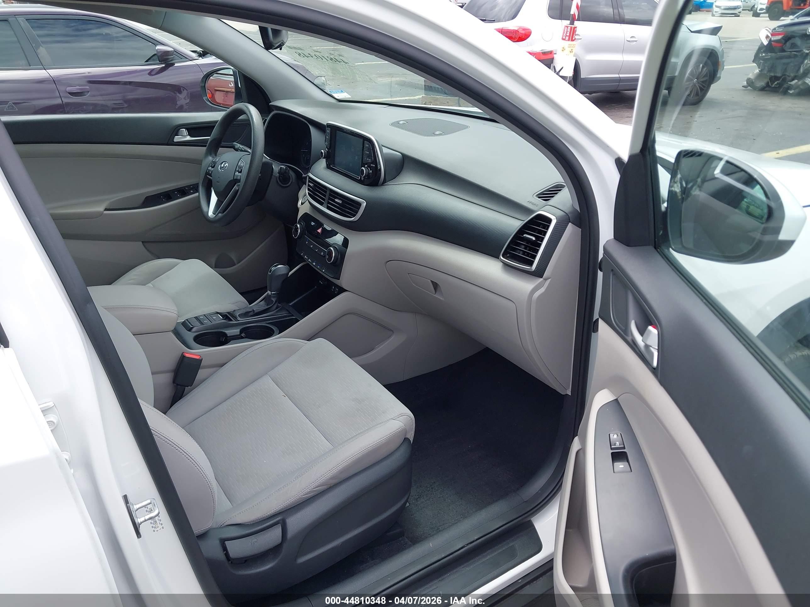 HYUNDAI TUCSON image 5