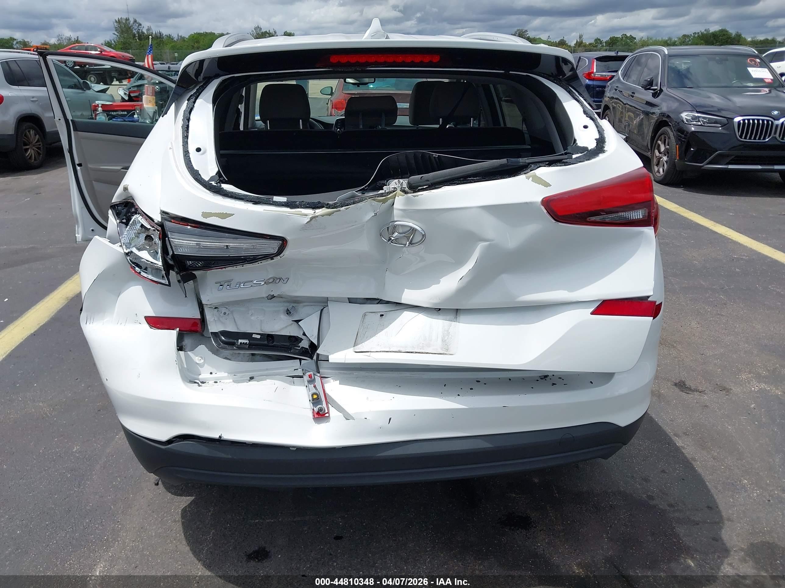 HYUNDAI TUCSON image 6