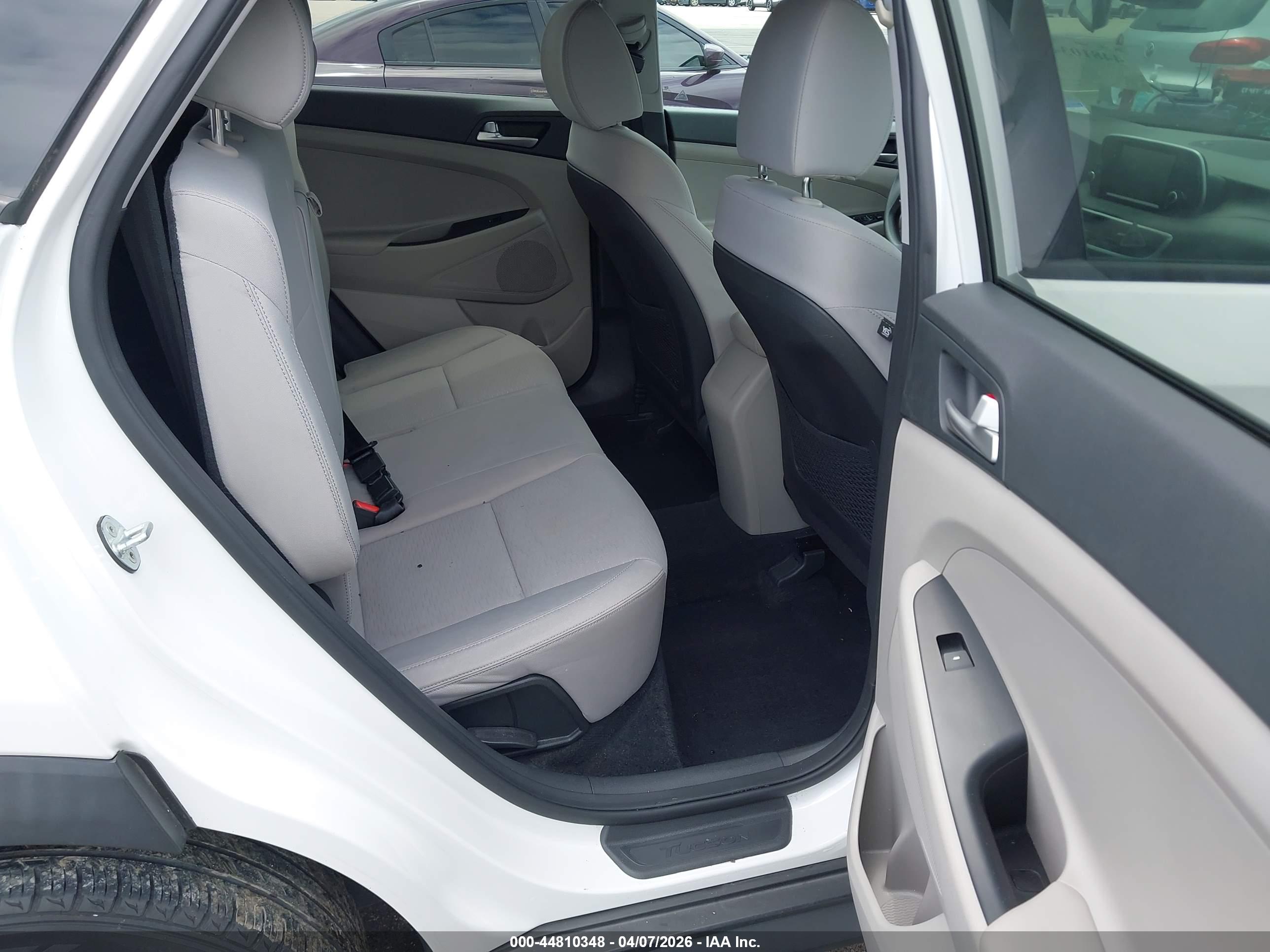 HYUNDAI TUCSON image 8