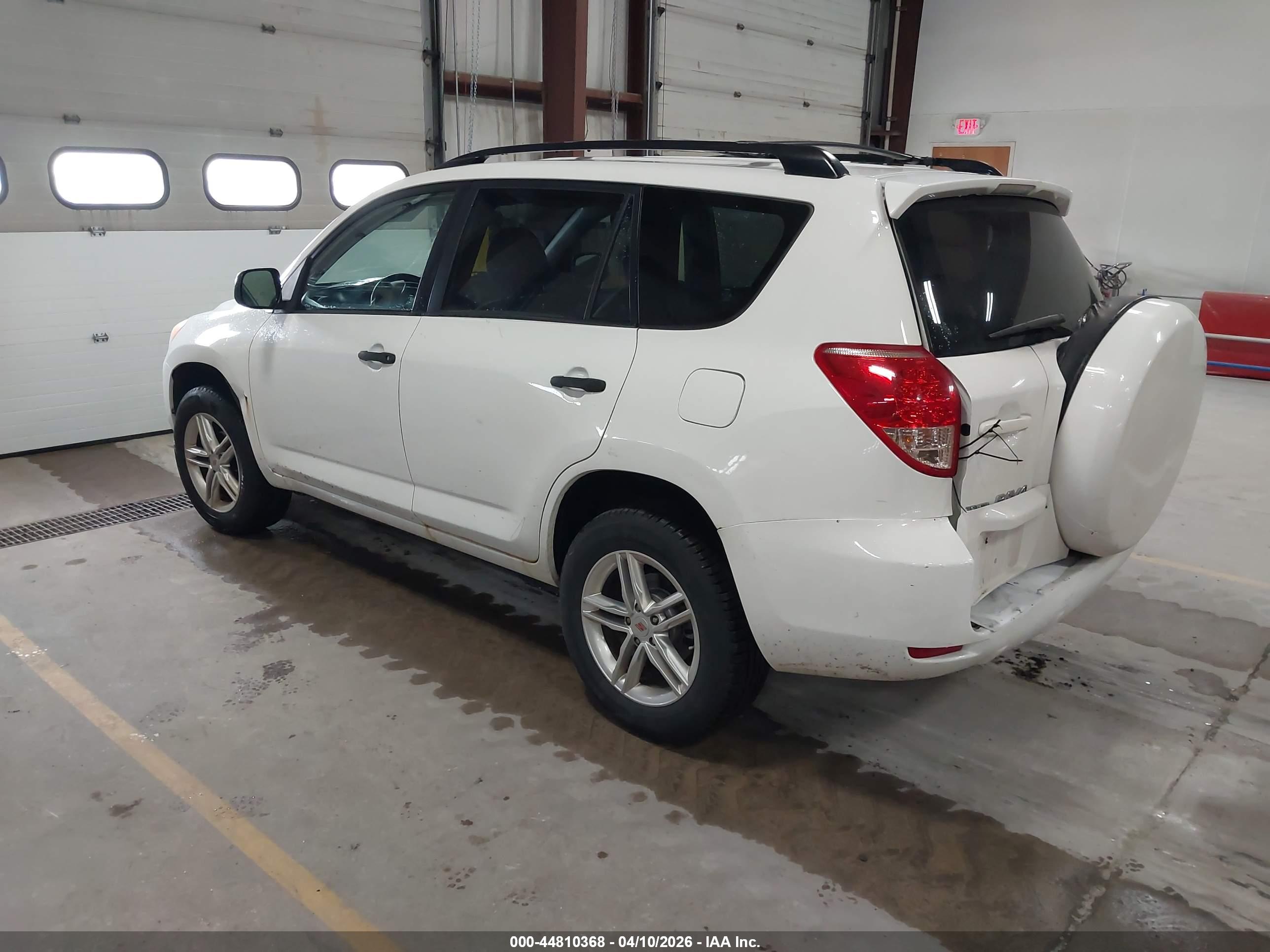 TOYOTA RAV4 image 3